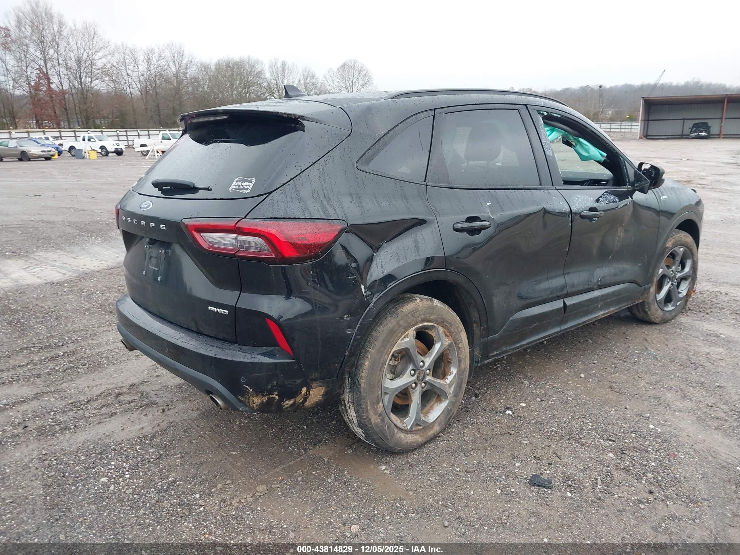 FORD ESCAPE image 4