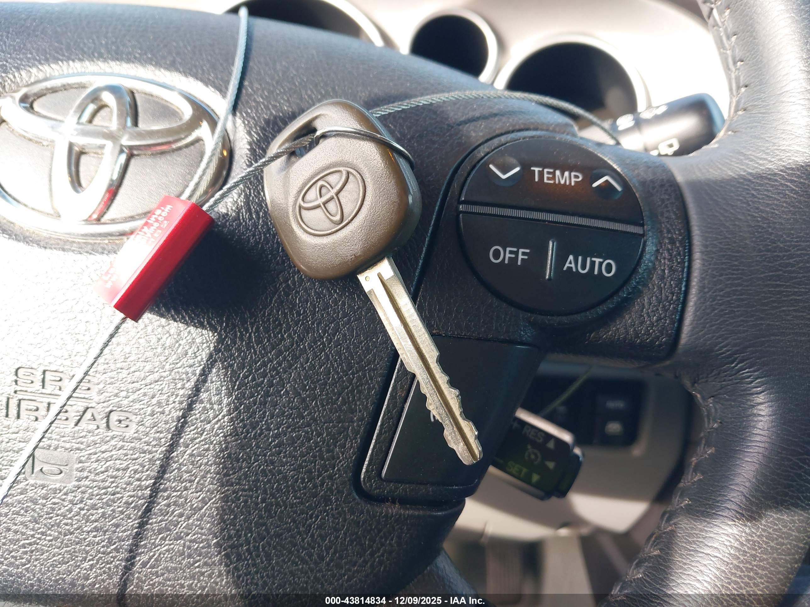 TOYOTA SEQUOIA image 11