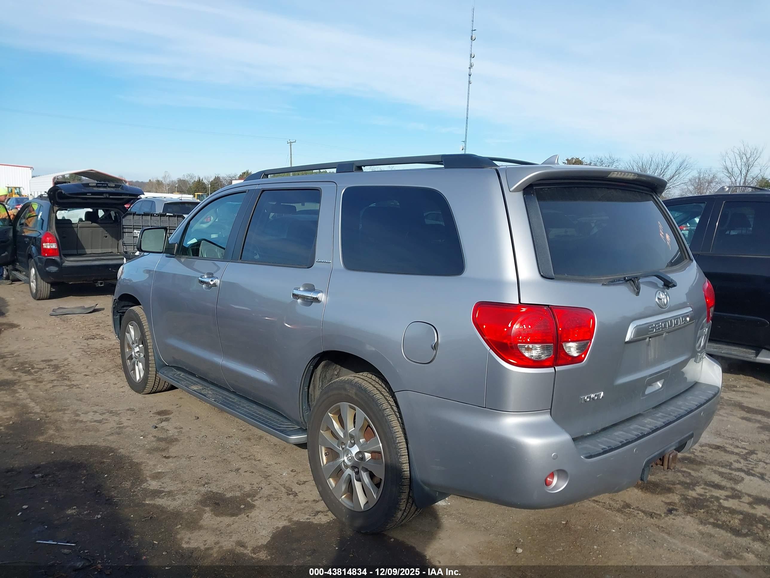 TOYOTA SEQUOIA image 3
