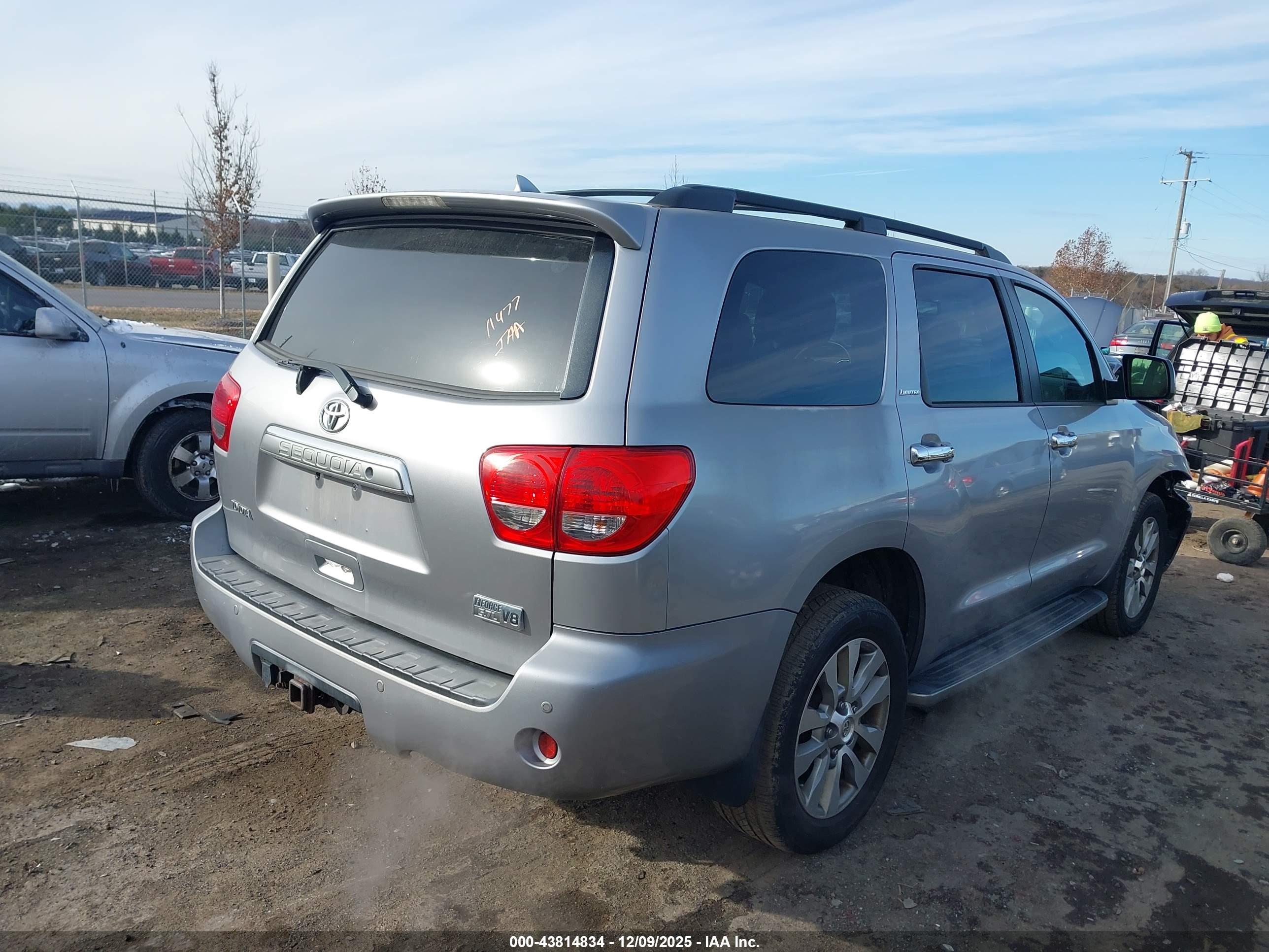TOYOTA SEQUOIA image 4