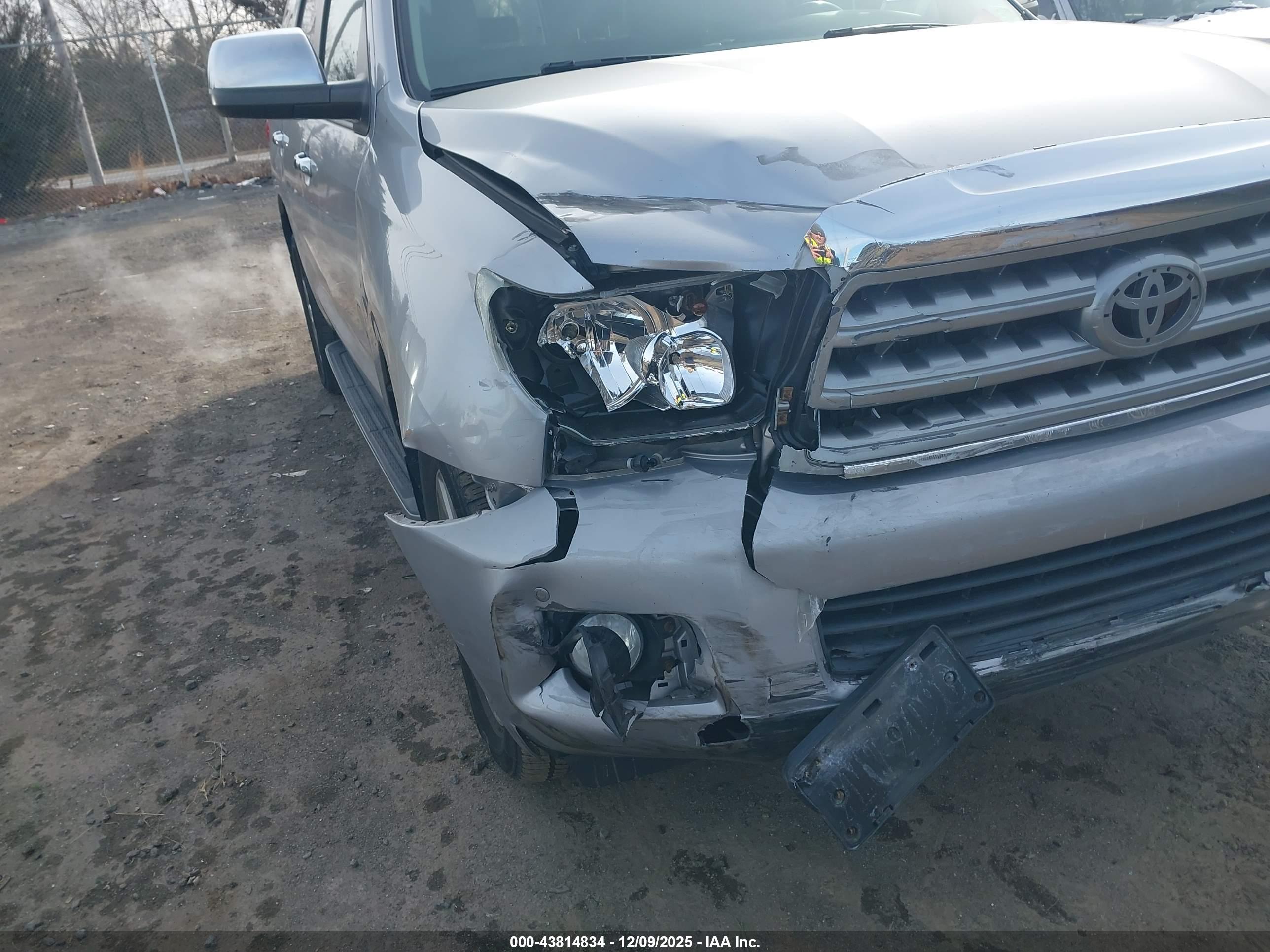 TOYOTA SEQUOIA image 6