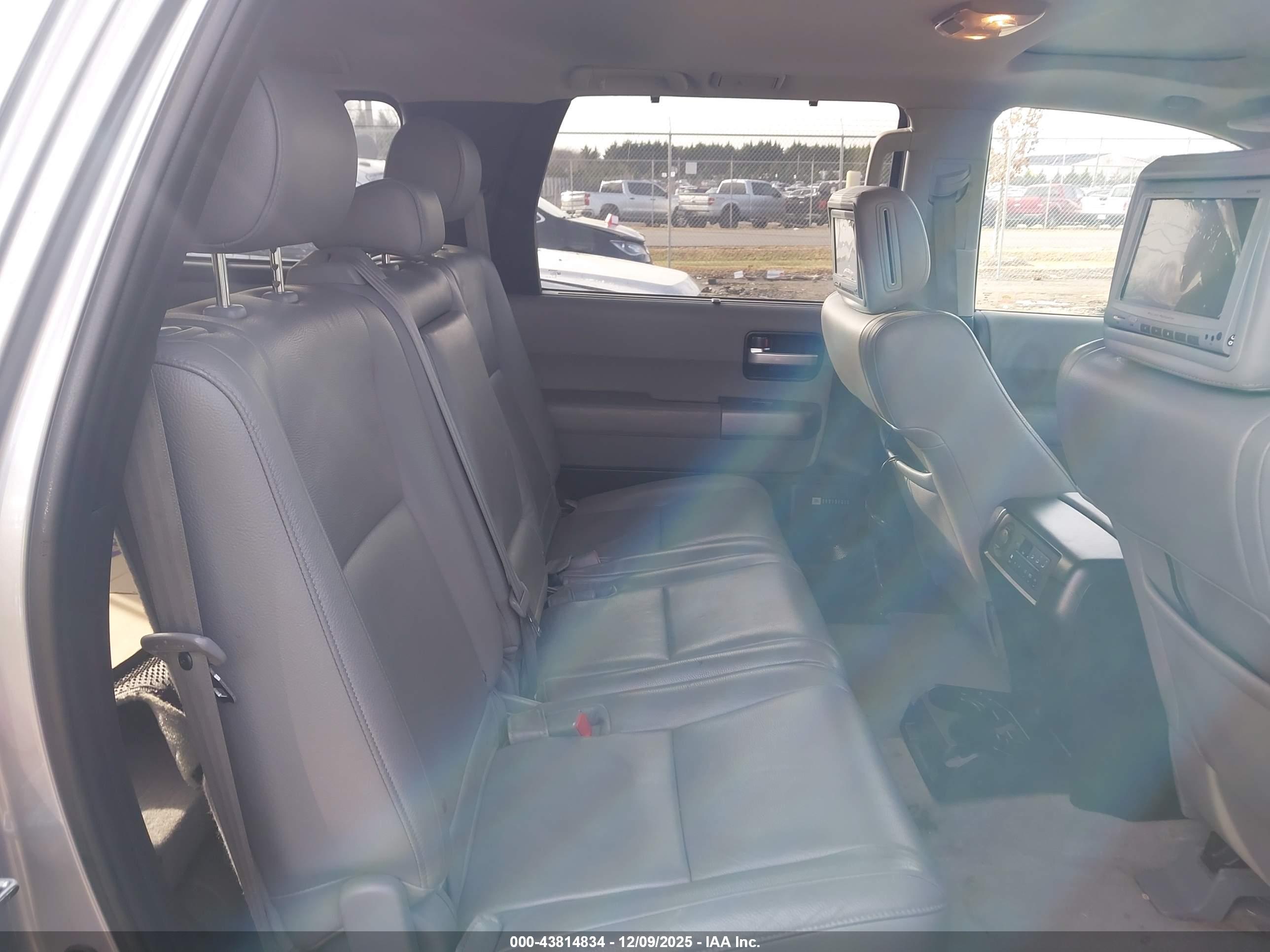 TOYOTA SEQUOIA image 8