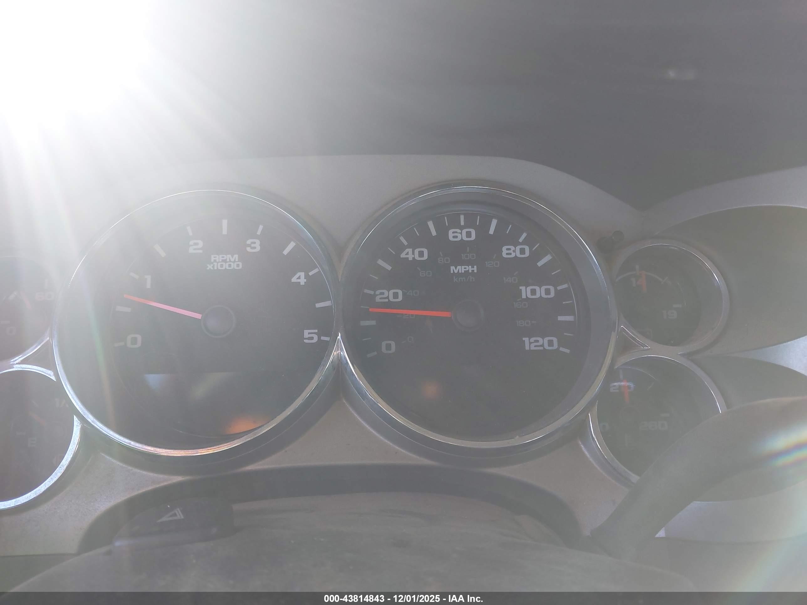 CHEVROLET SILVERADO image 6