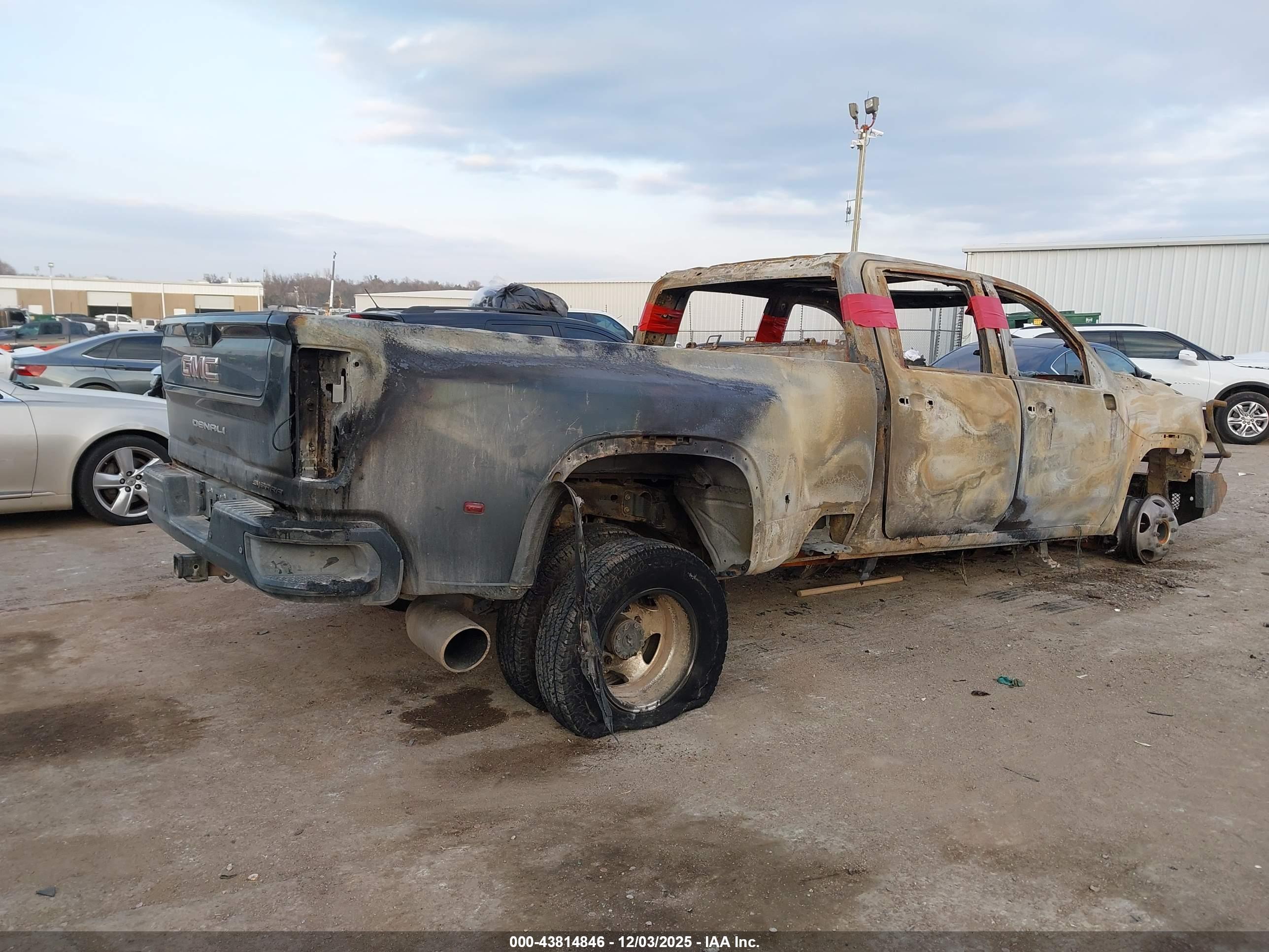 GMC SIERRA image 4