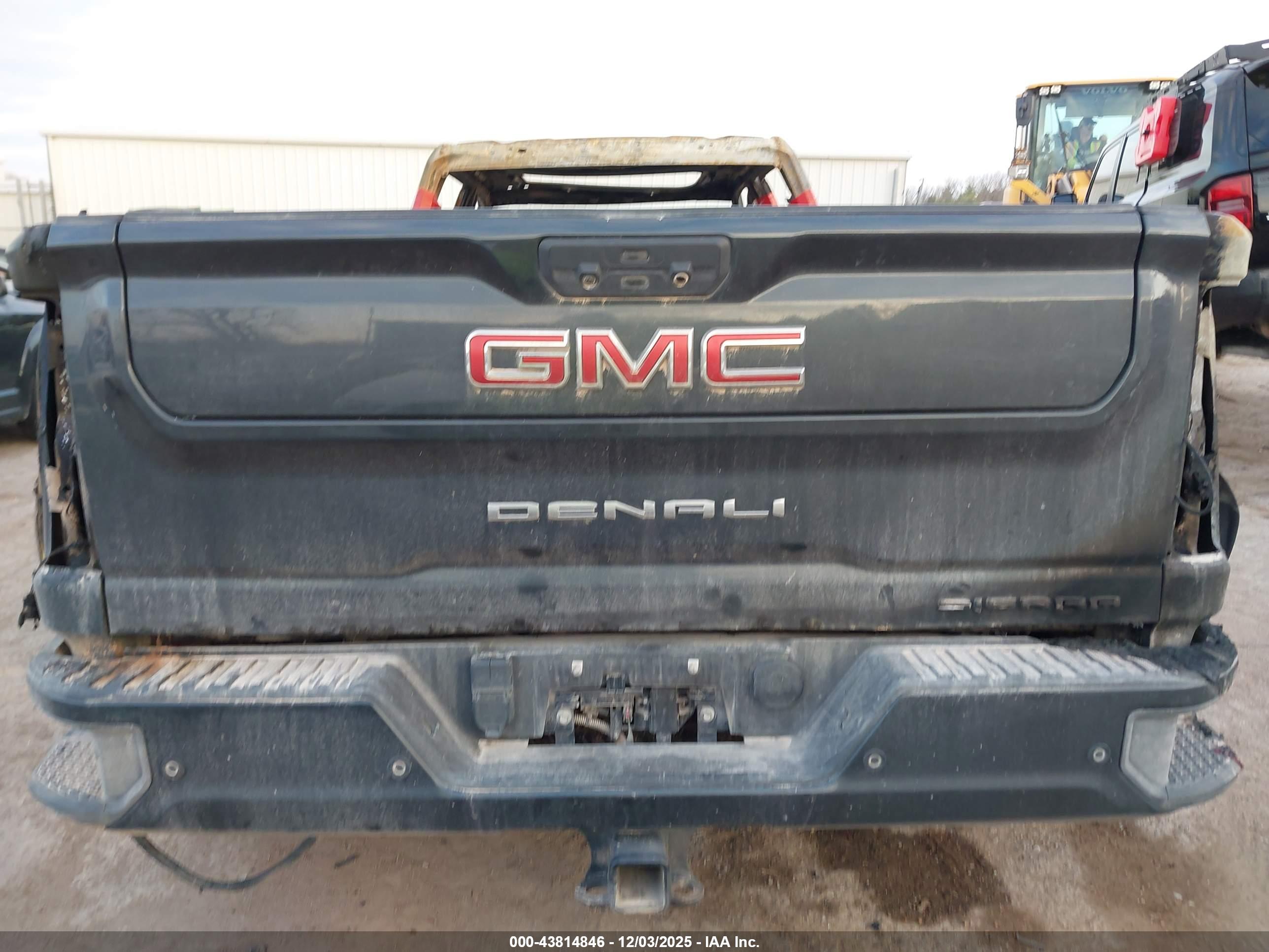 GMC SIERRA image 8
