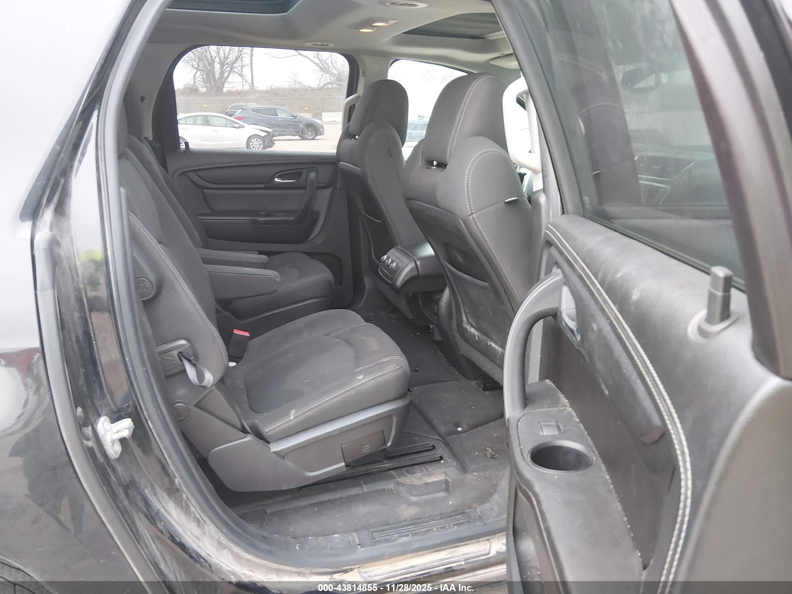 GMC ACADIA image 8