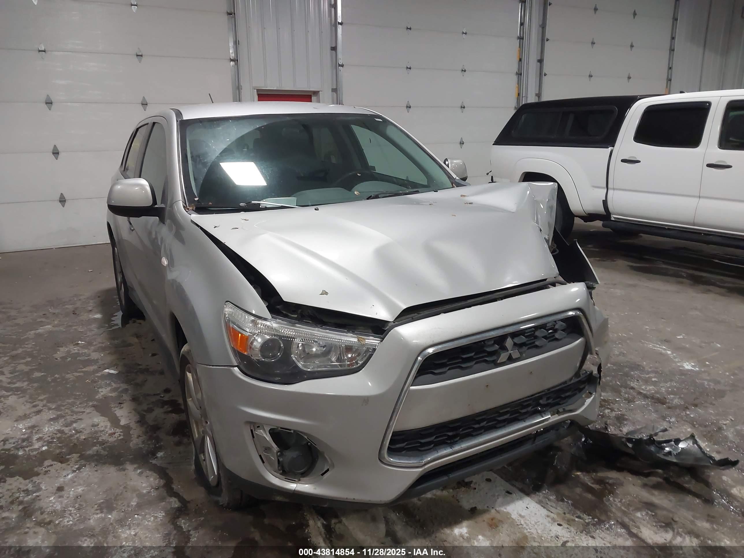 MITSUBISHI OUTLANDER image 6