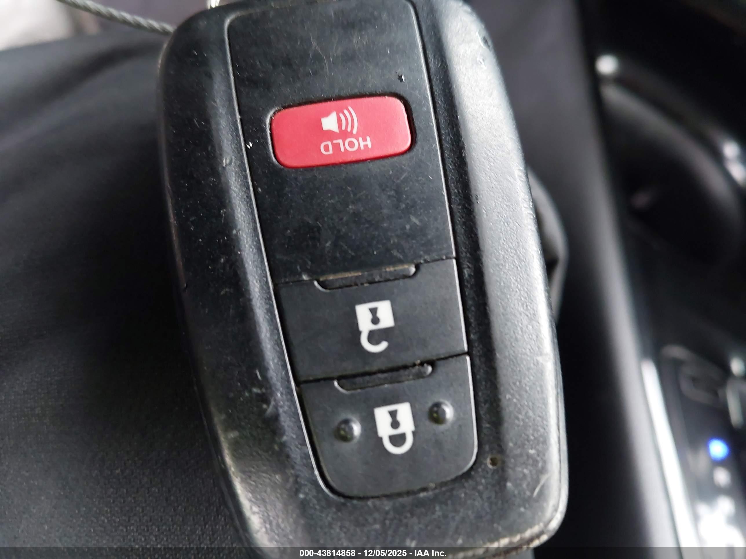 TOYOTA C-HR image 11