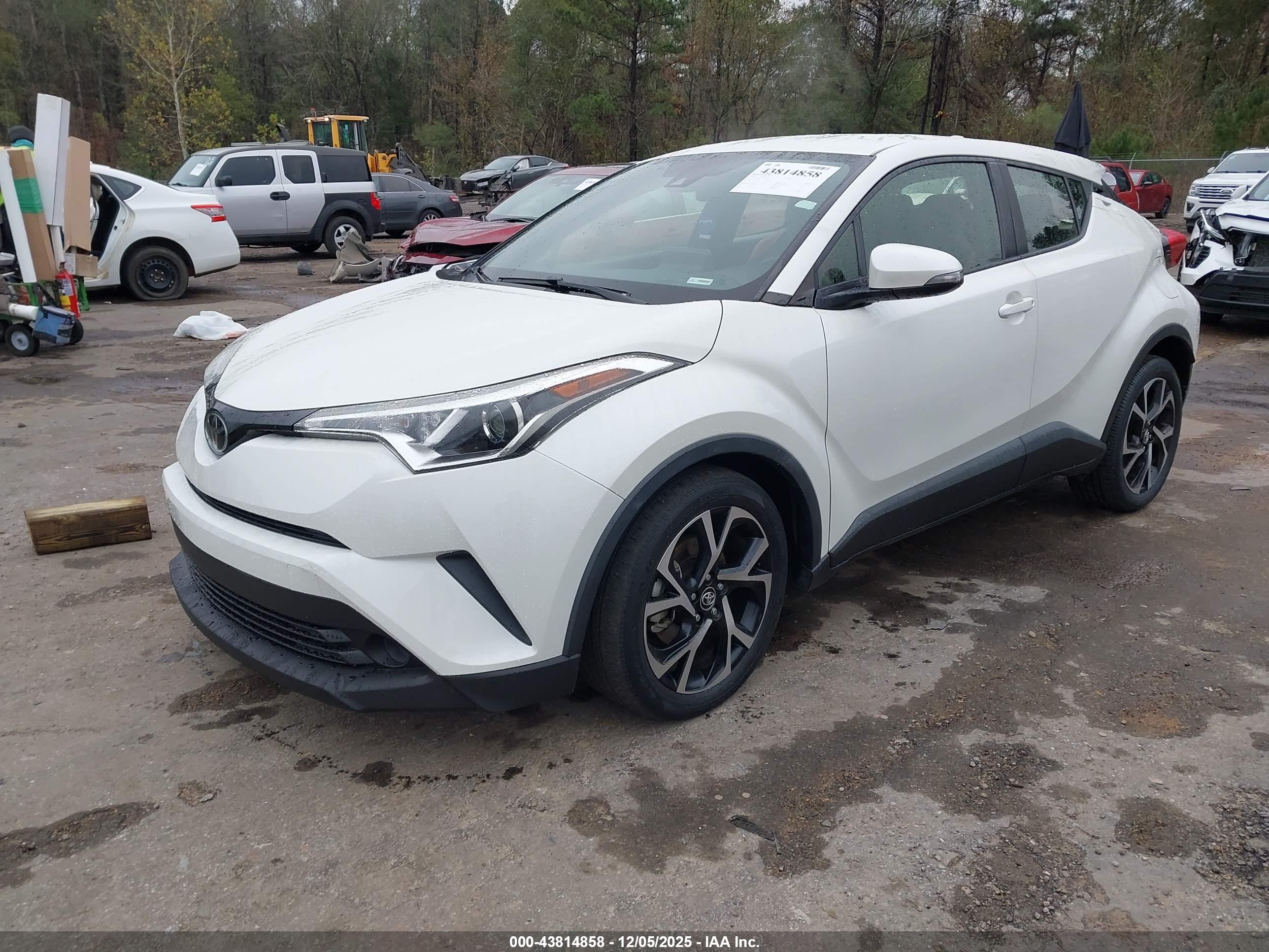 TOYOTA C-HR image 2