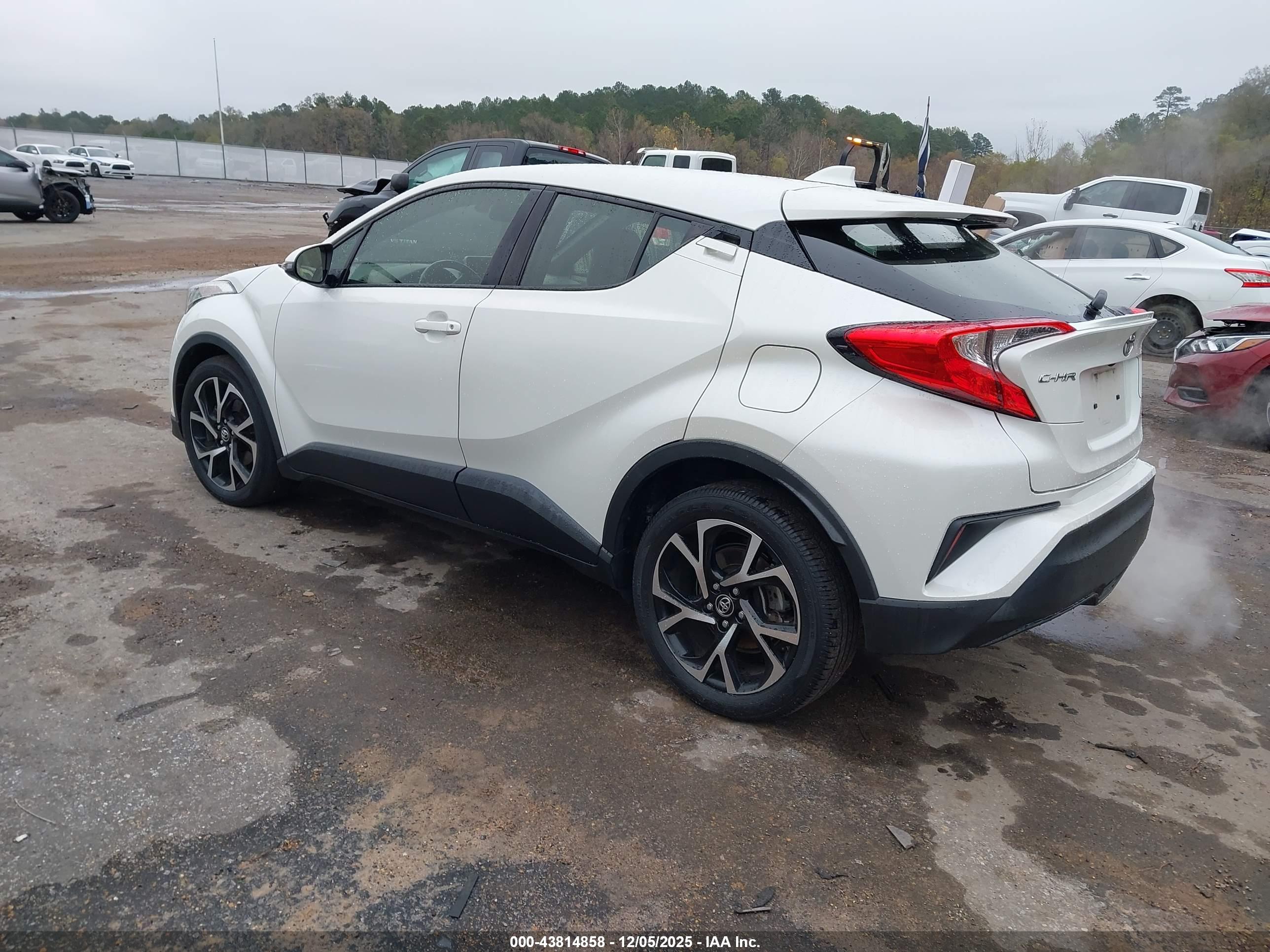 TOYOTA C-HR image 3