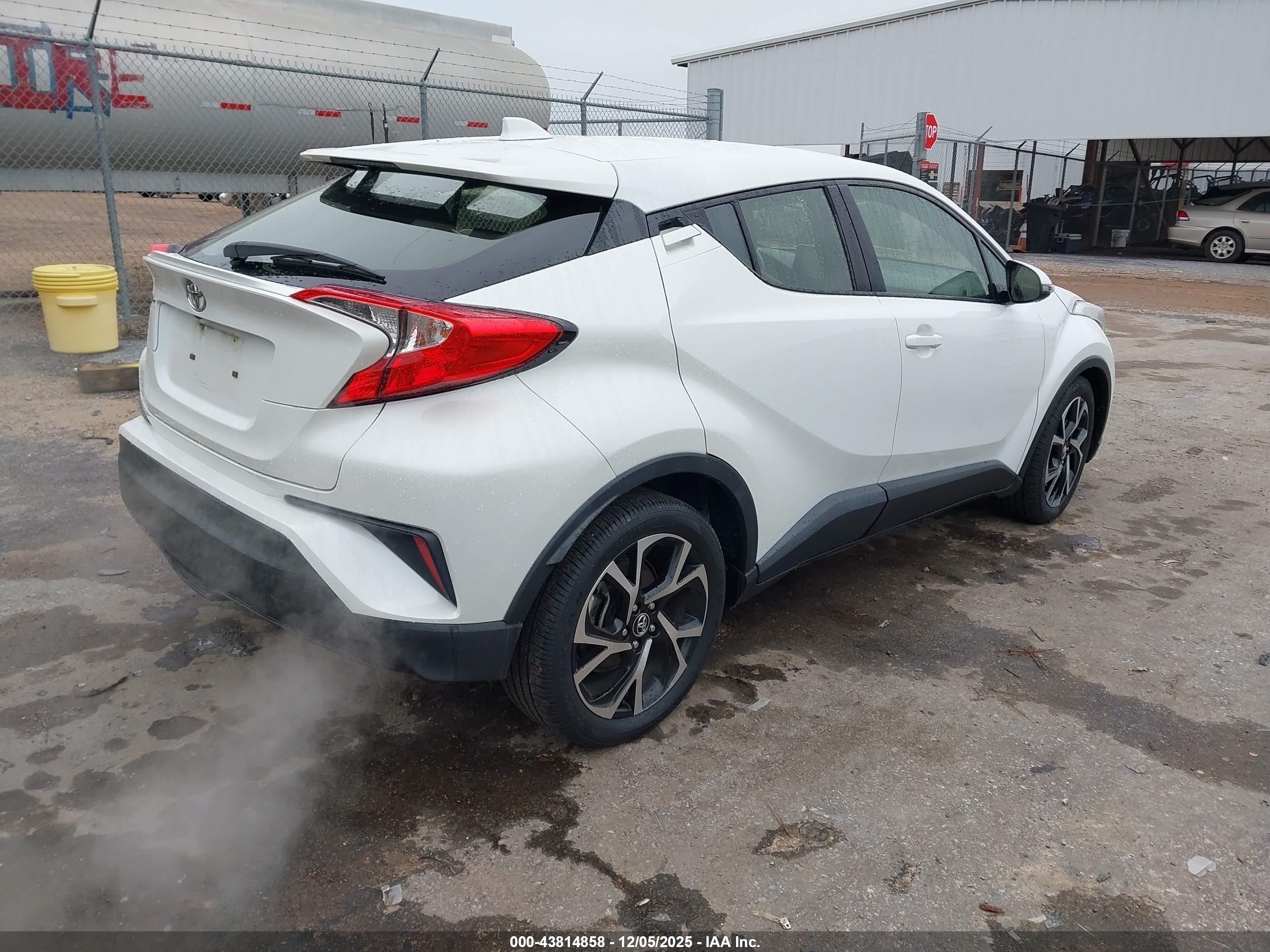 TOYOTA C-HR image 4