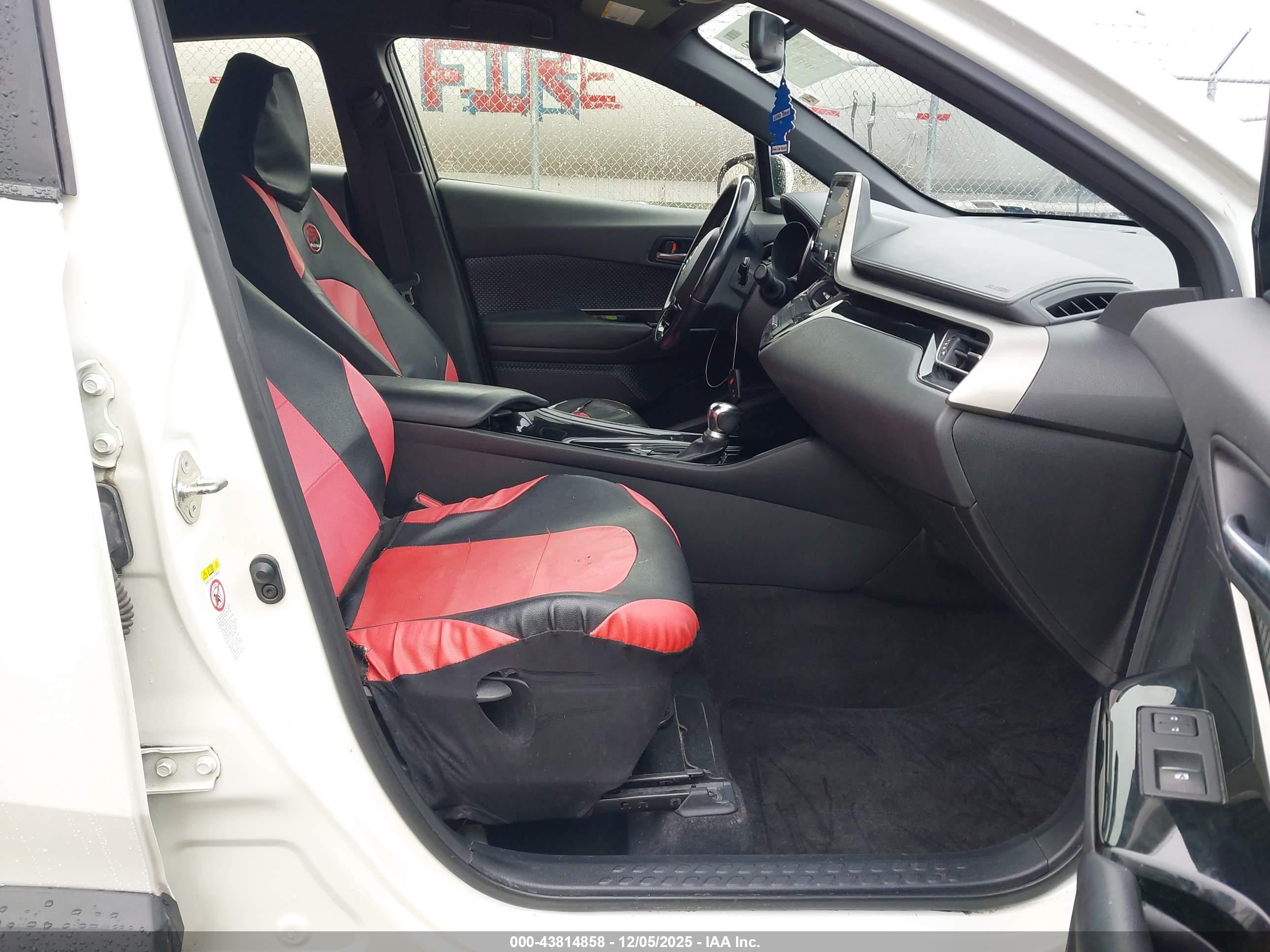 TOYOTA C-HR image 5