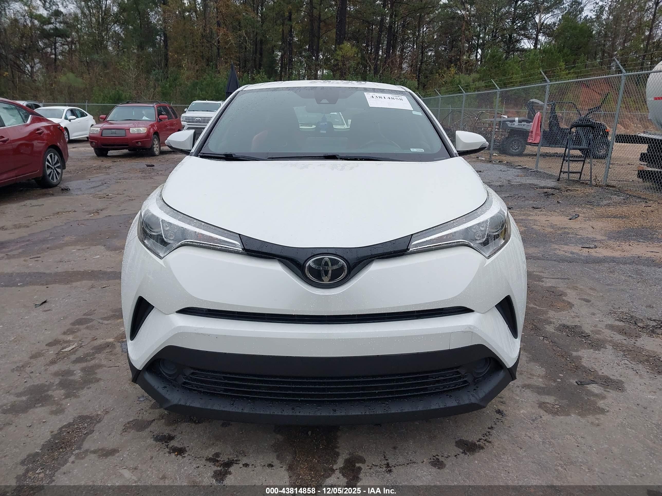 TOYOTA C-HR image 6