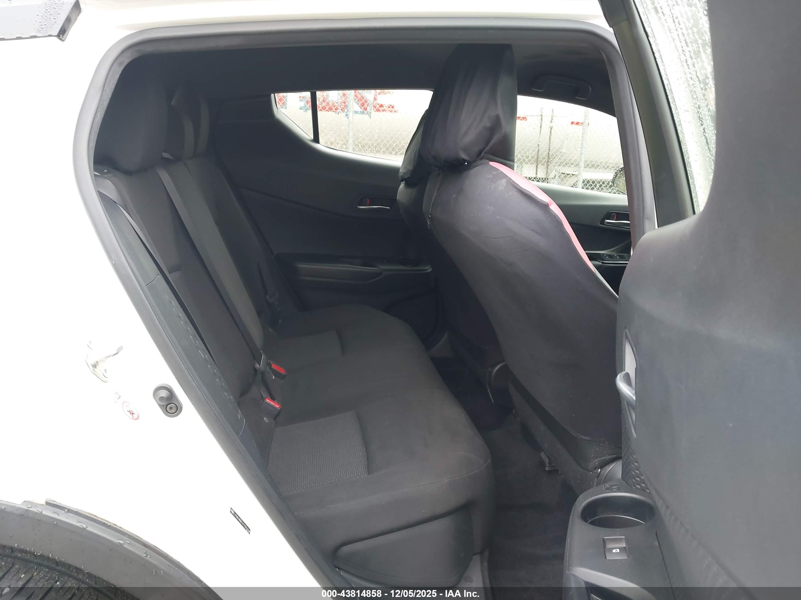 TOYOTA C-HR image 8
