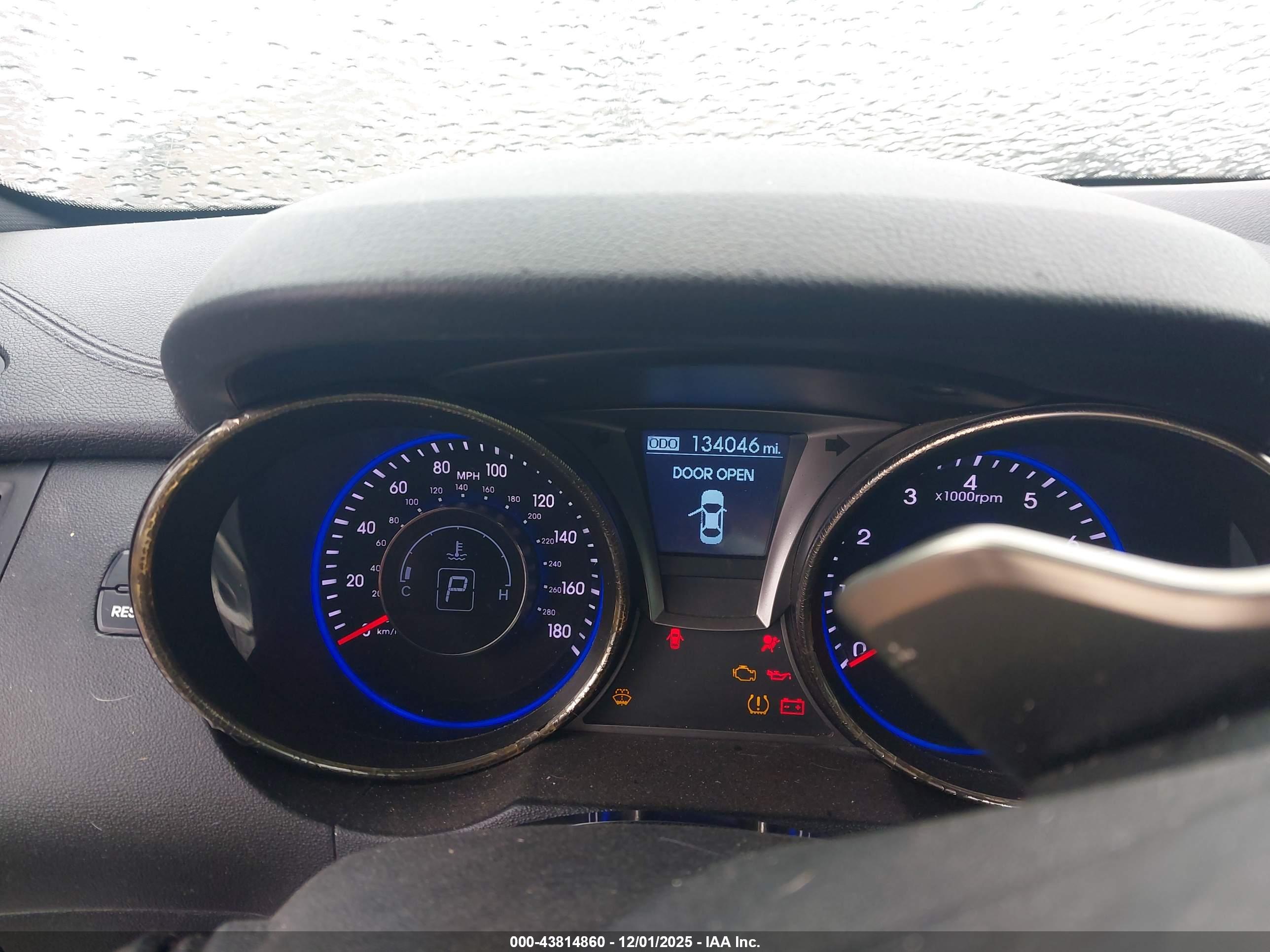 HYUNDAI GENESIS image 7