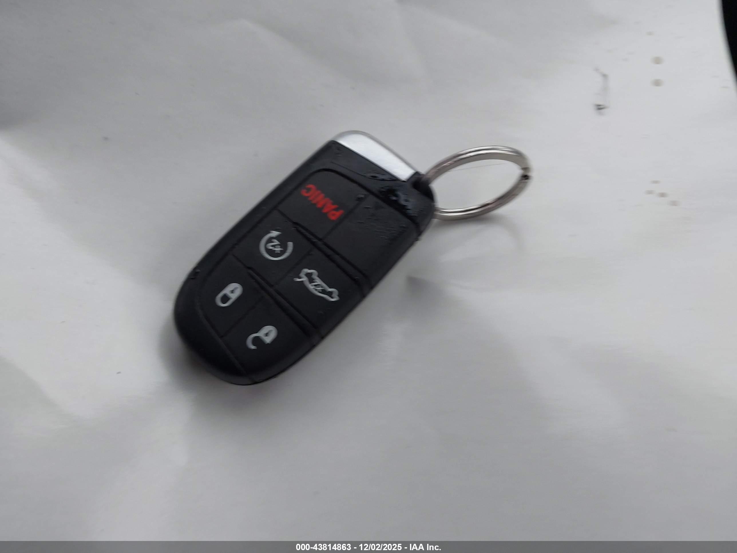 CHRYSLER 200 image 11