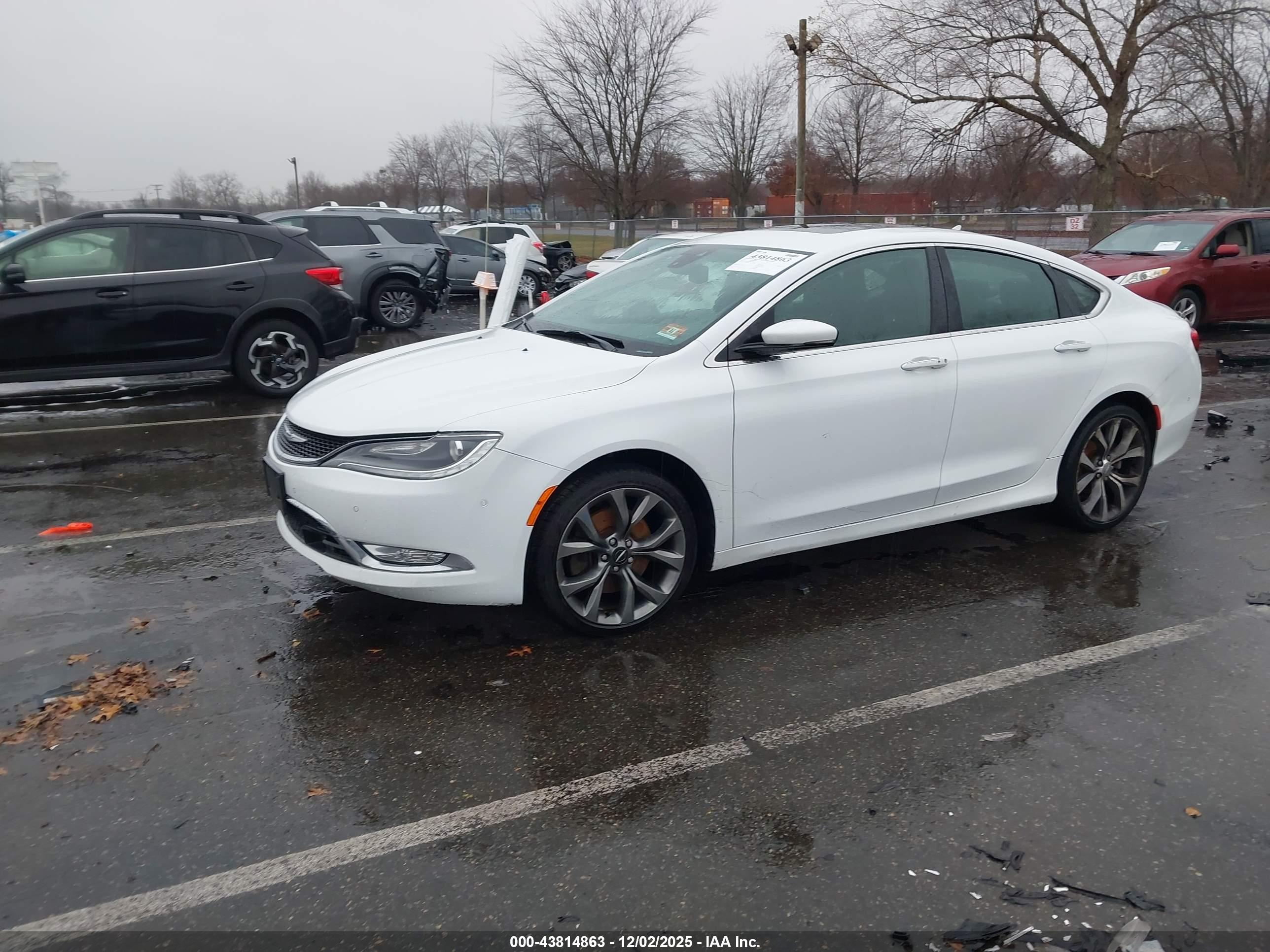 CHRYSLER 200 image 2