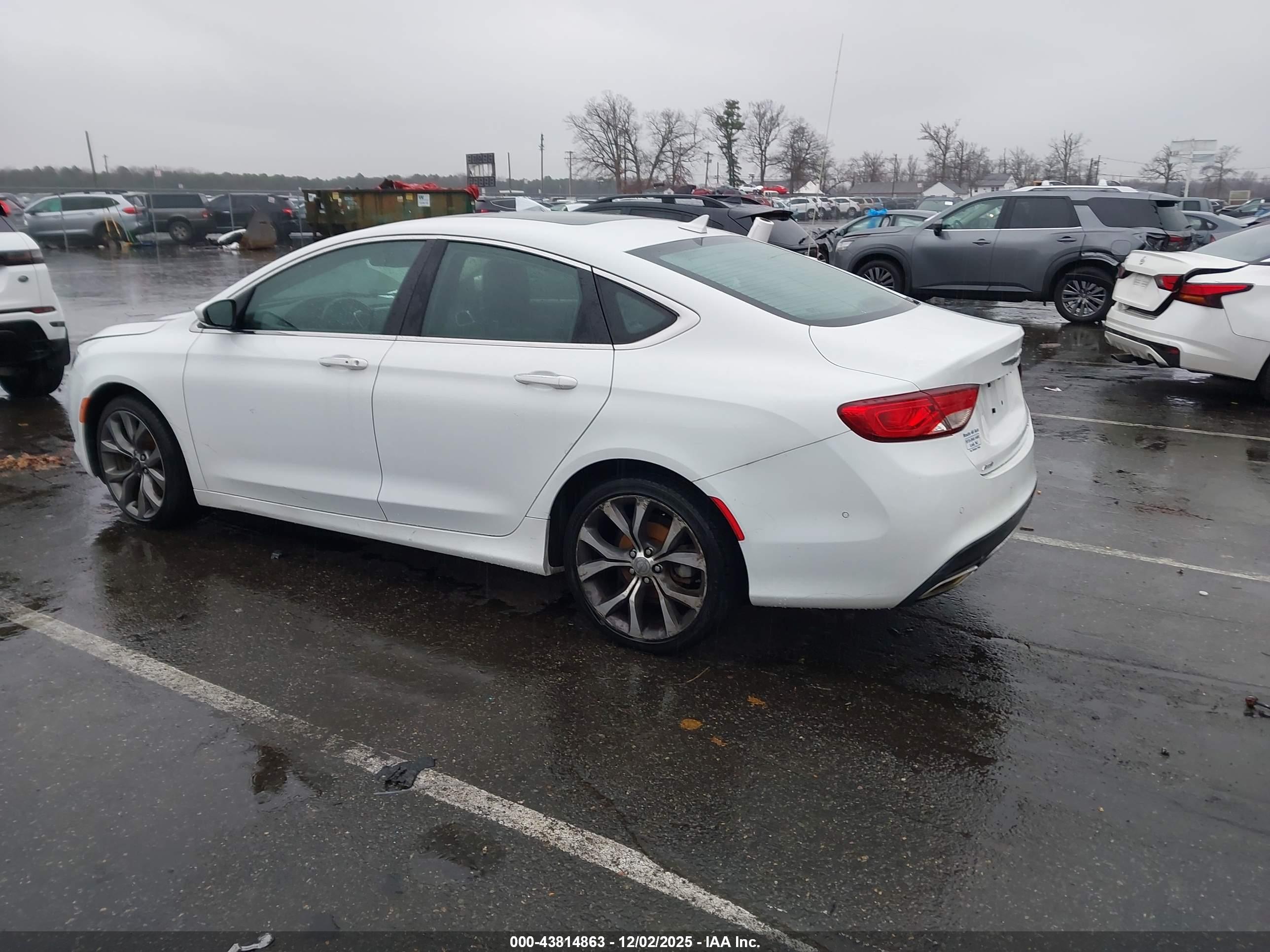 CHRYSLER 200 image 3