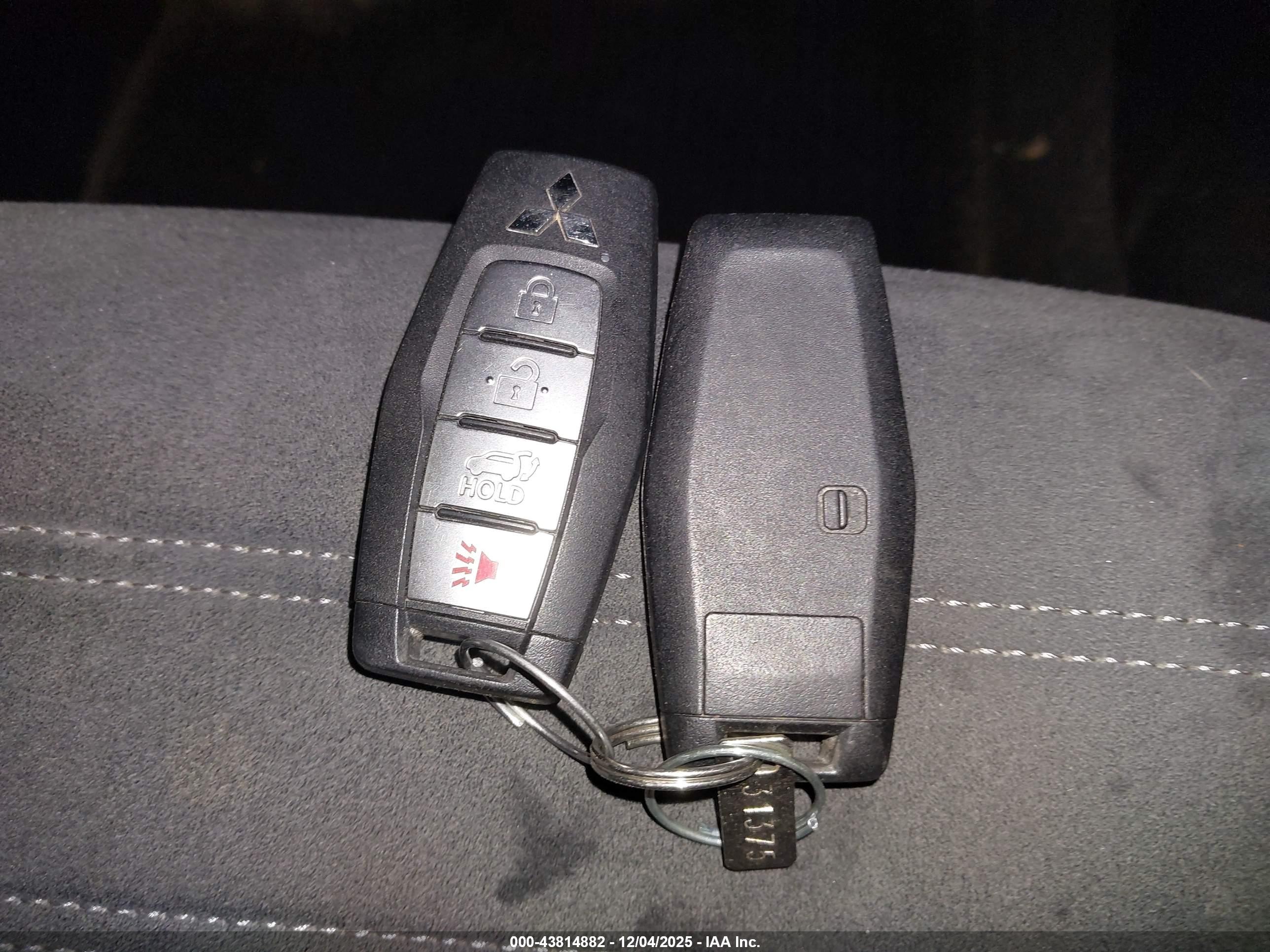 MITSUBISHI OUTLANDER image 11