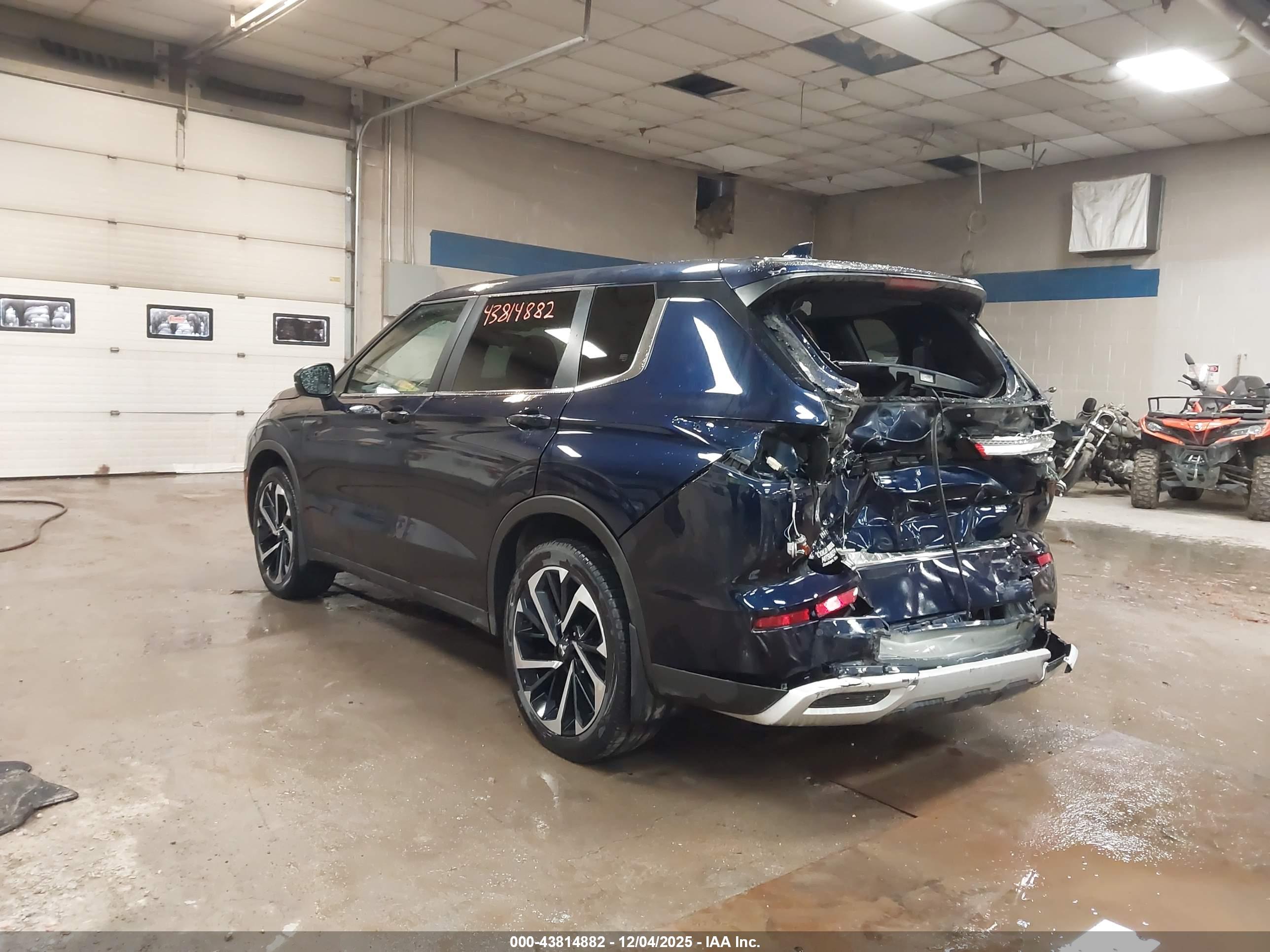 MITSUBISHI OUTLANDER image 3