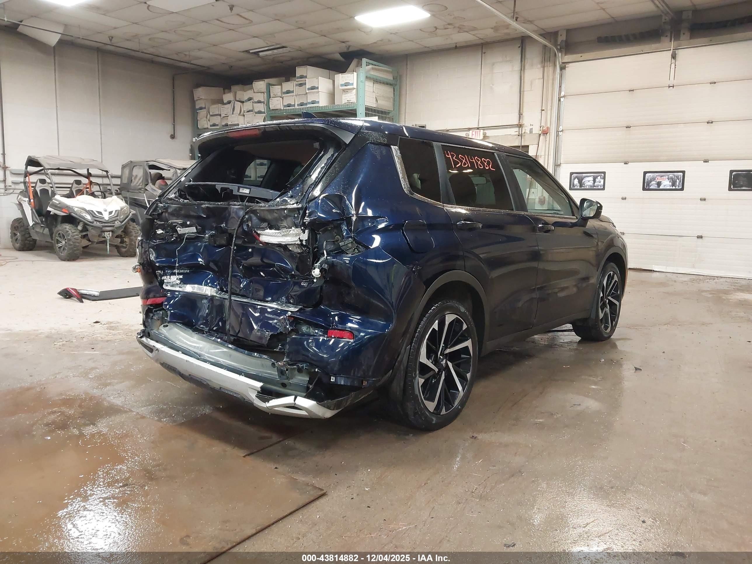 MITSUBISHI OUTLANDER image 4