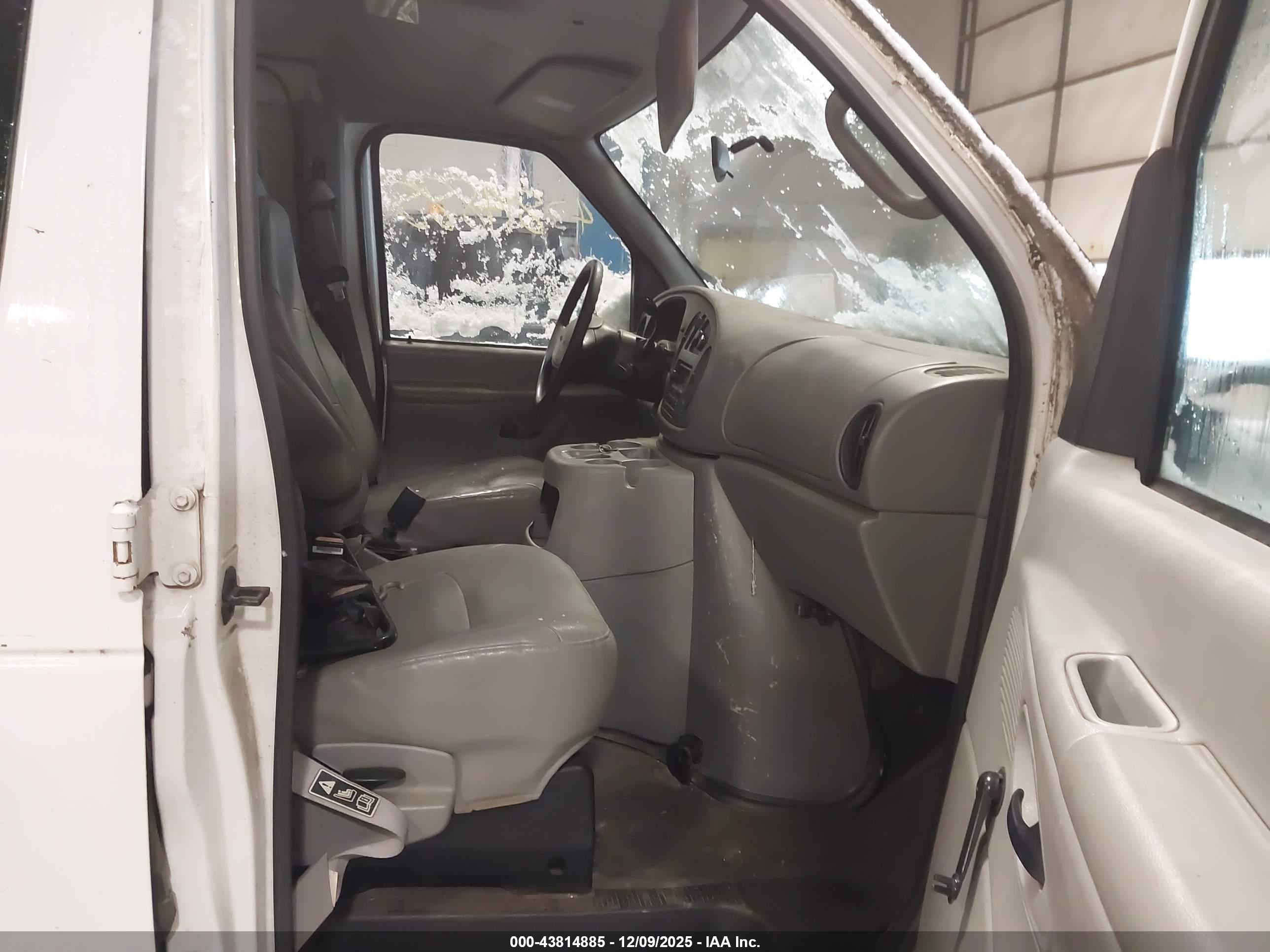 FORD E-250 image 5