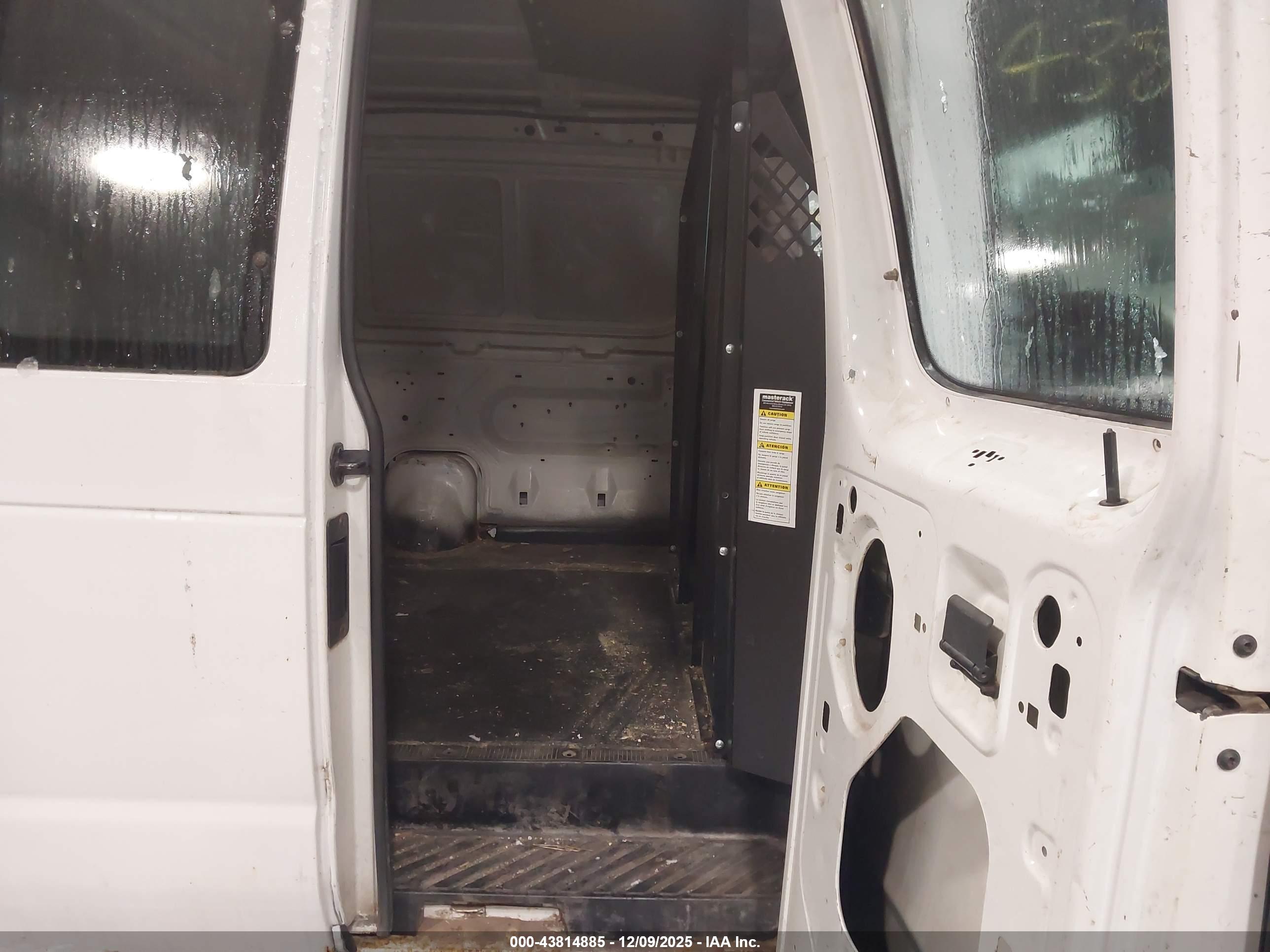 FORD E-250 image 8