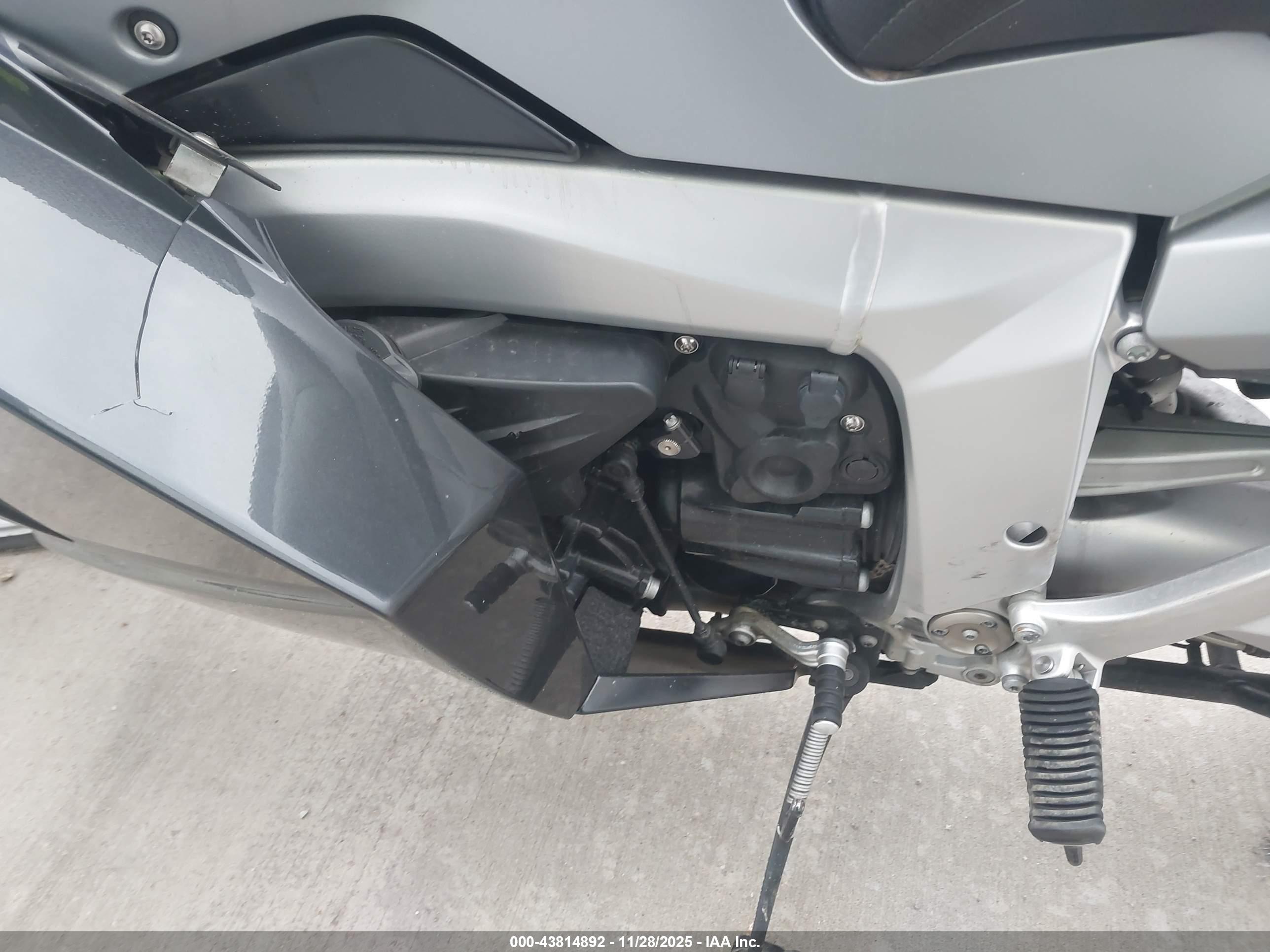 BMW K1200 image 9