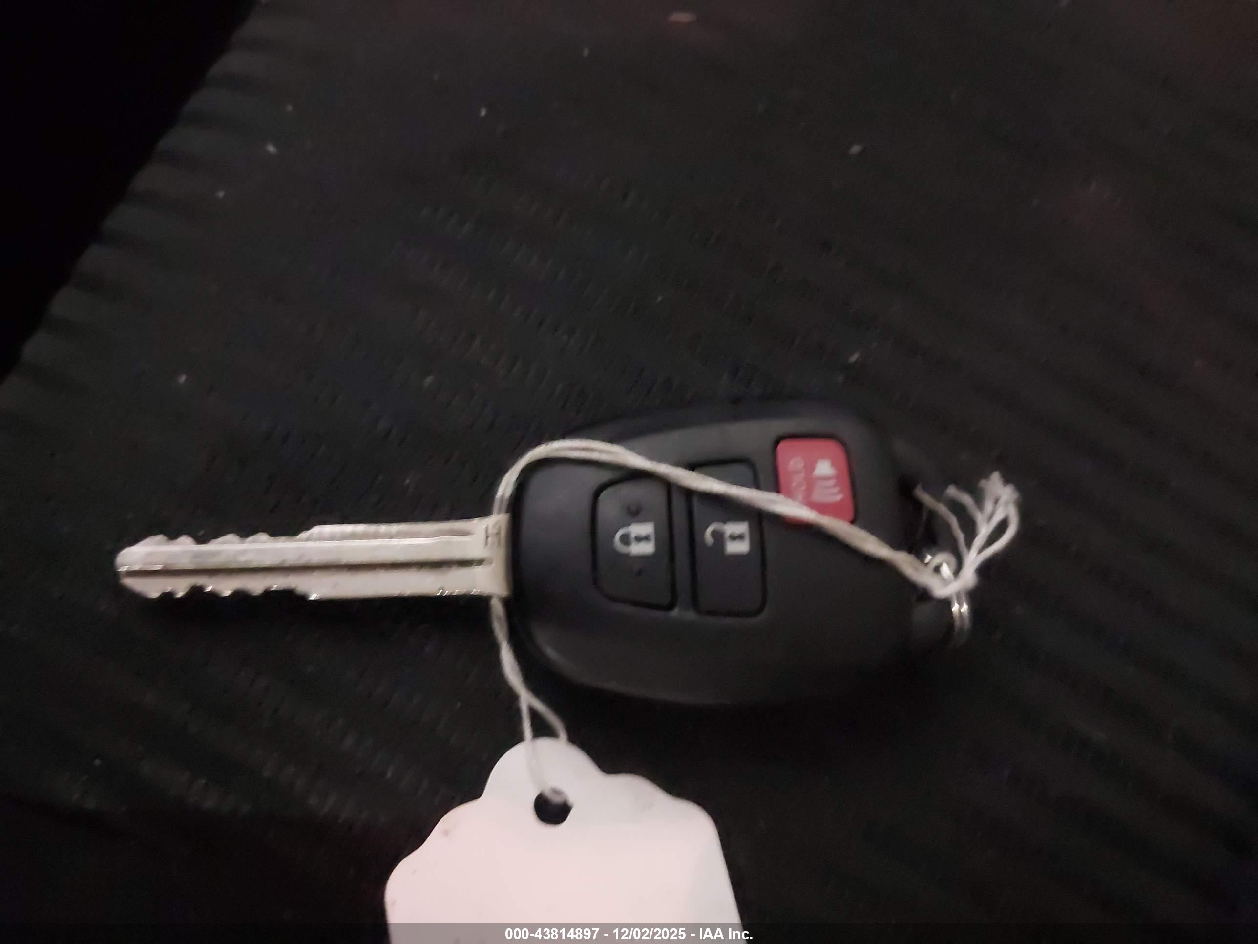 TOYOTA RAV4 image 11
