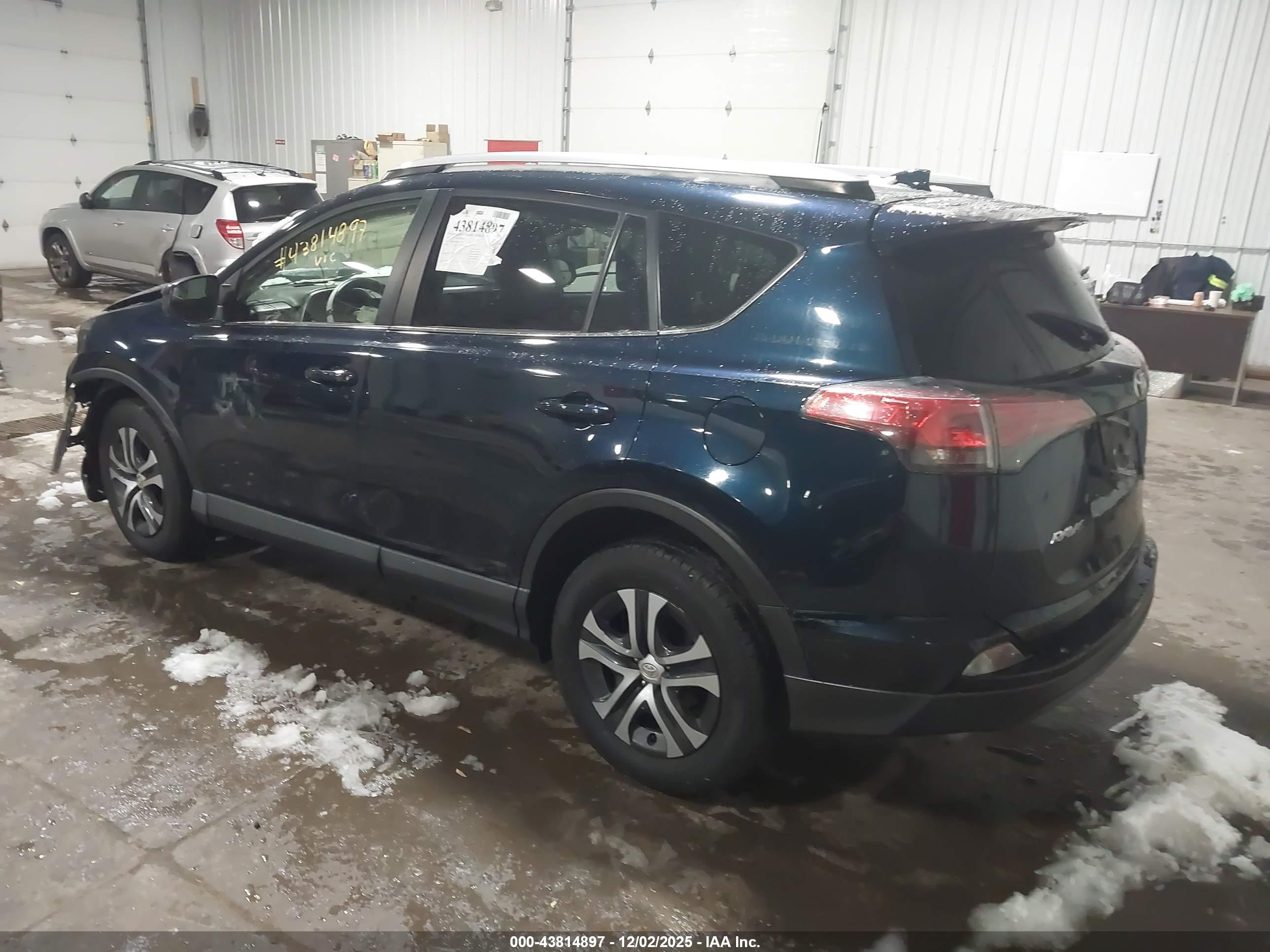 TOYOTA RAV4 image 3