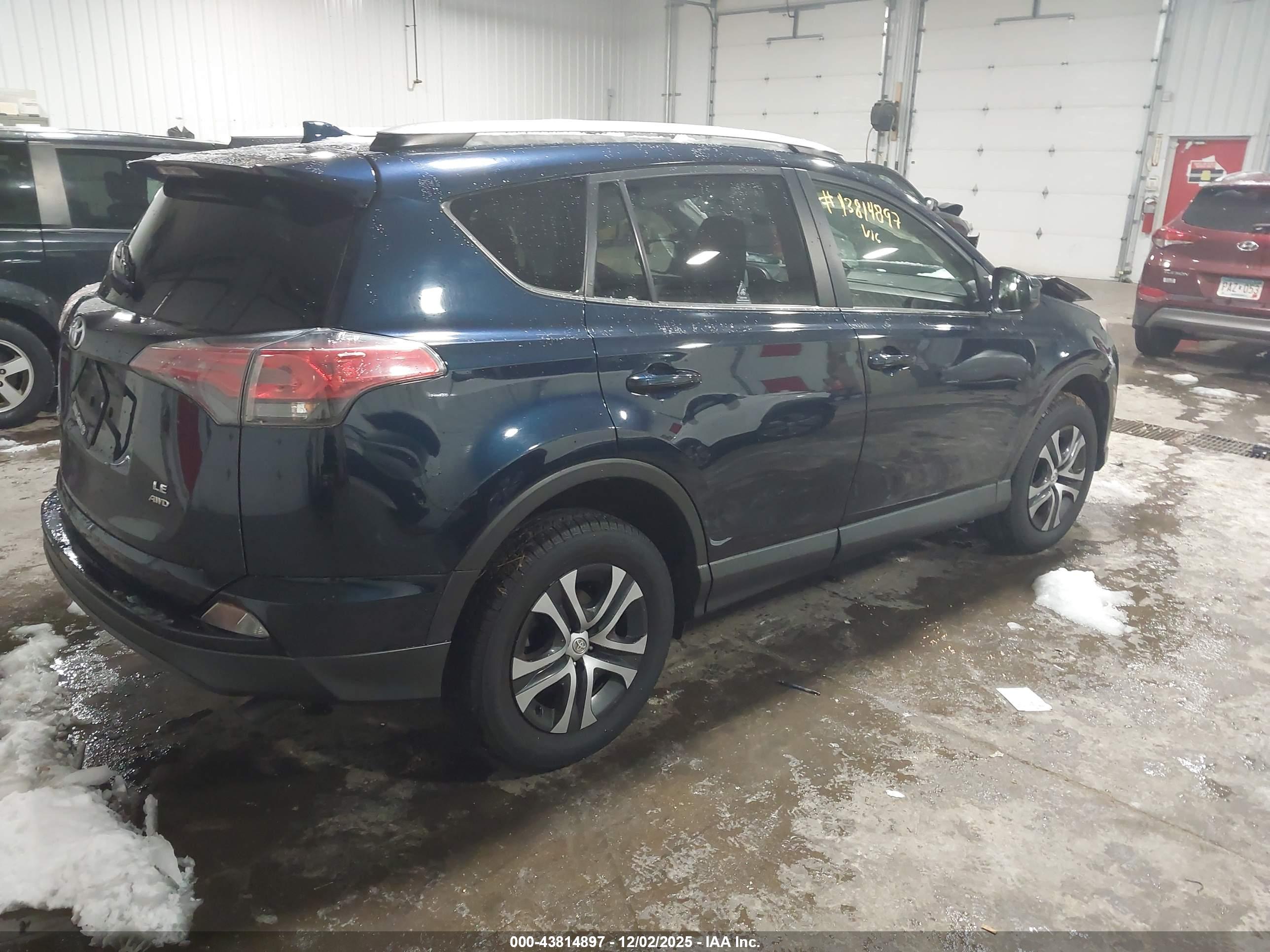 TOYOTA RAV4 image 4