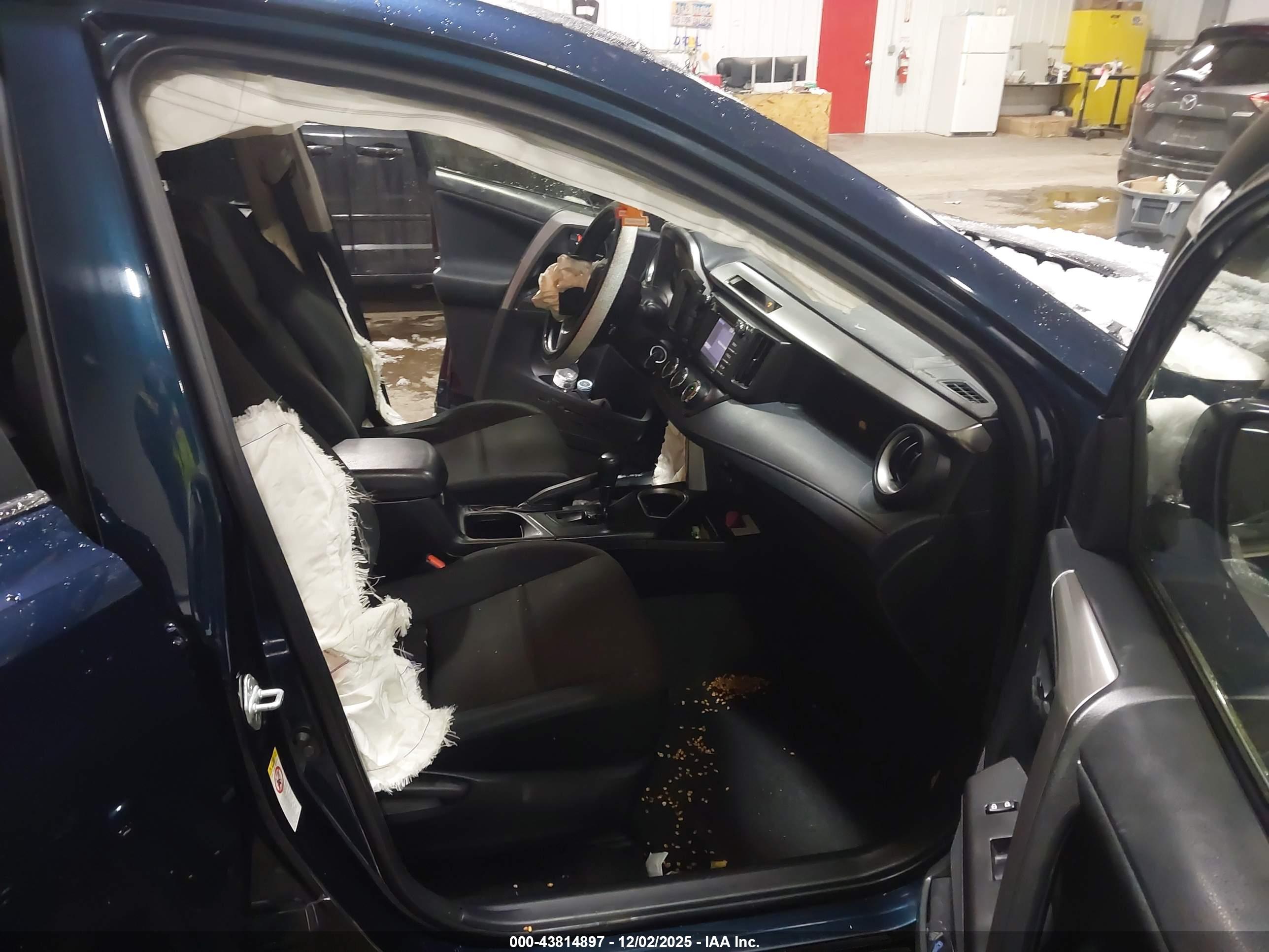 TOYOTA RAV4 image 5