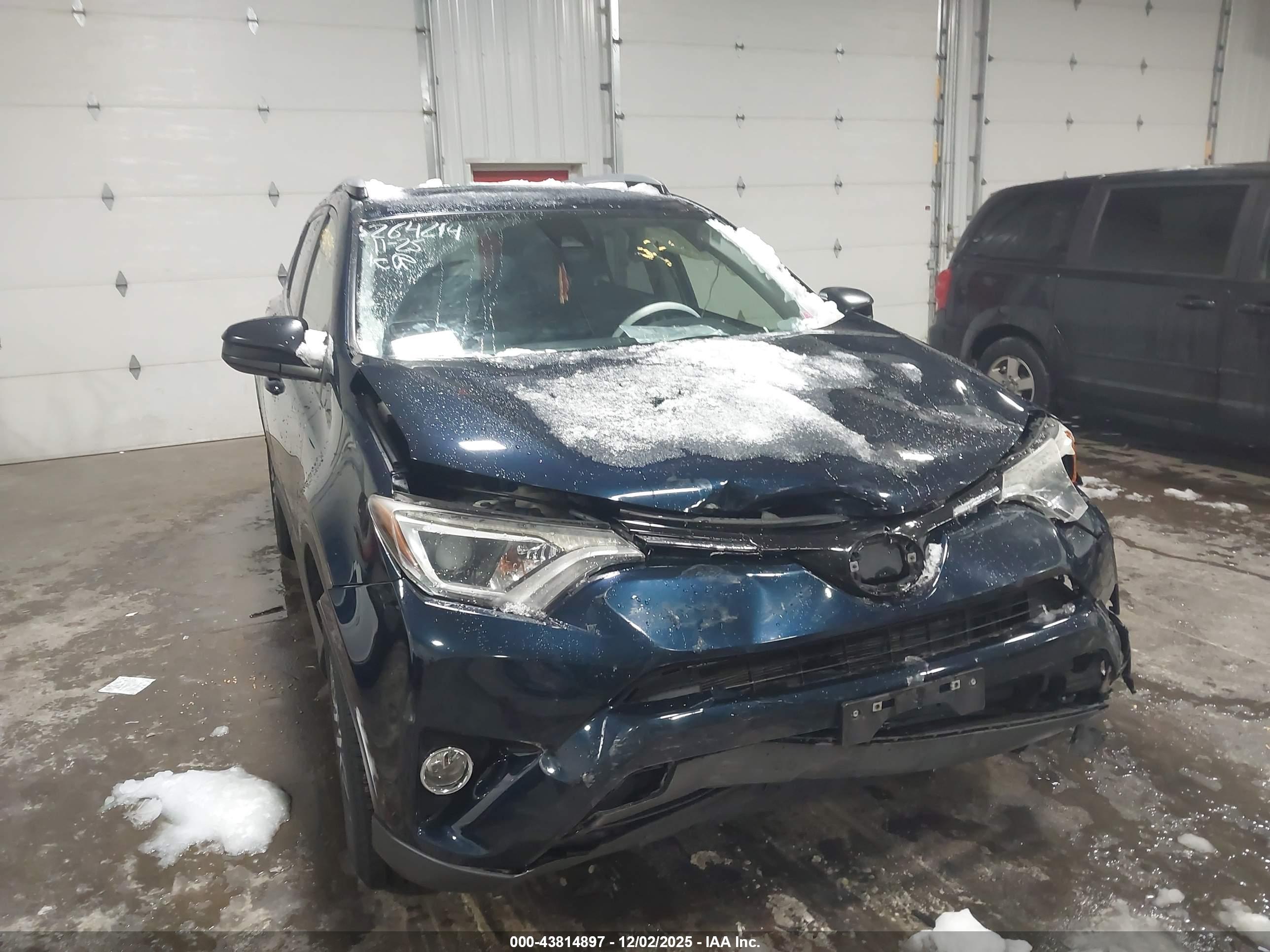 TOYOTA RAV4 image 6