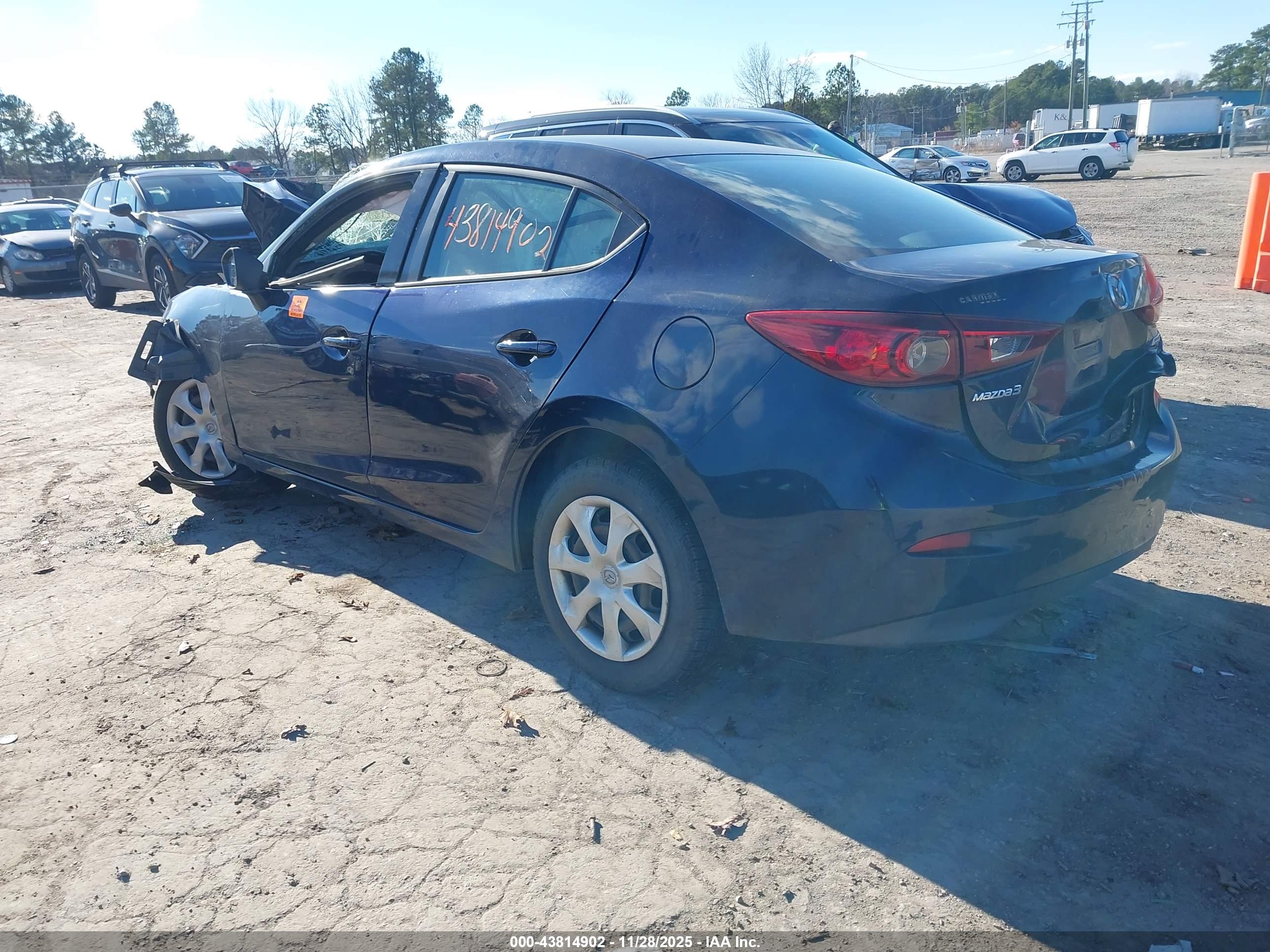 MAZDA MAZDA3 image 3