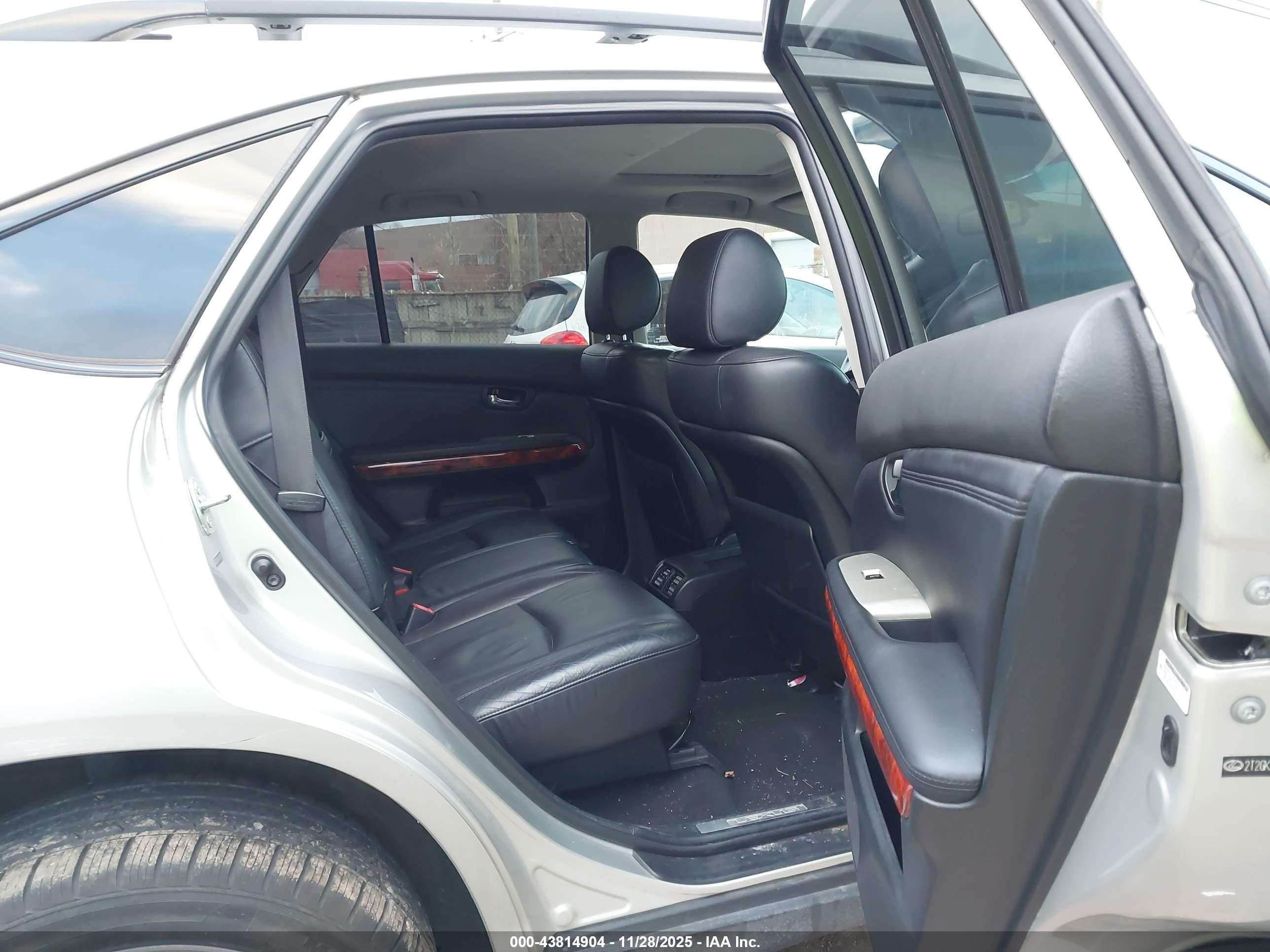 LEXUS RX image 8
