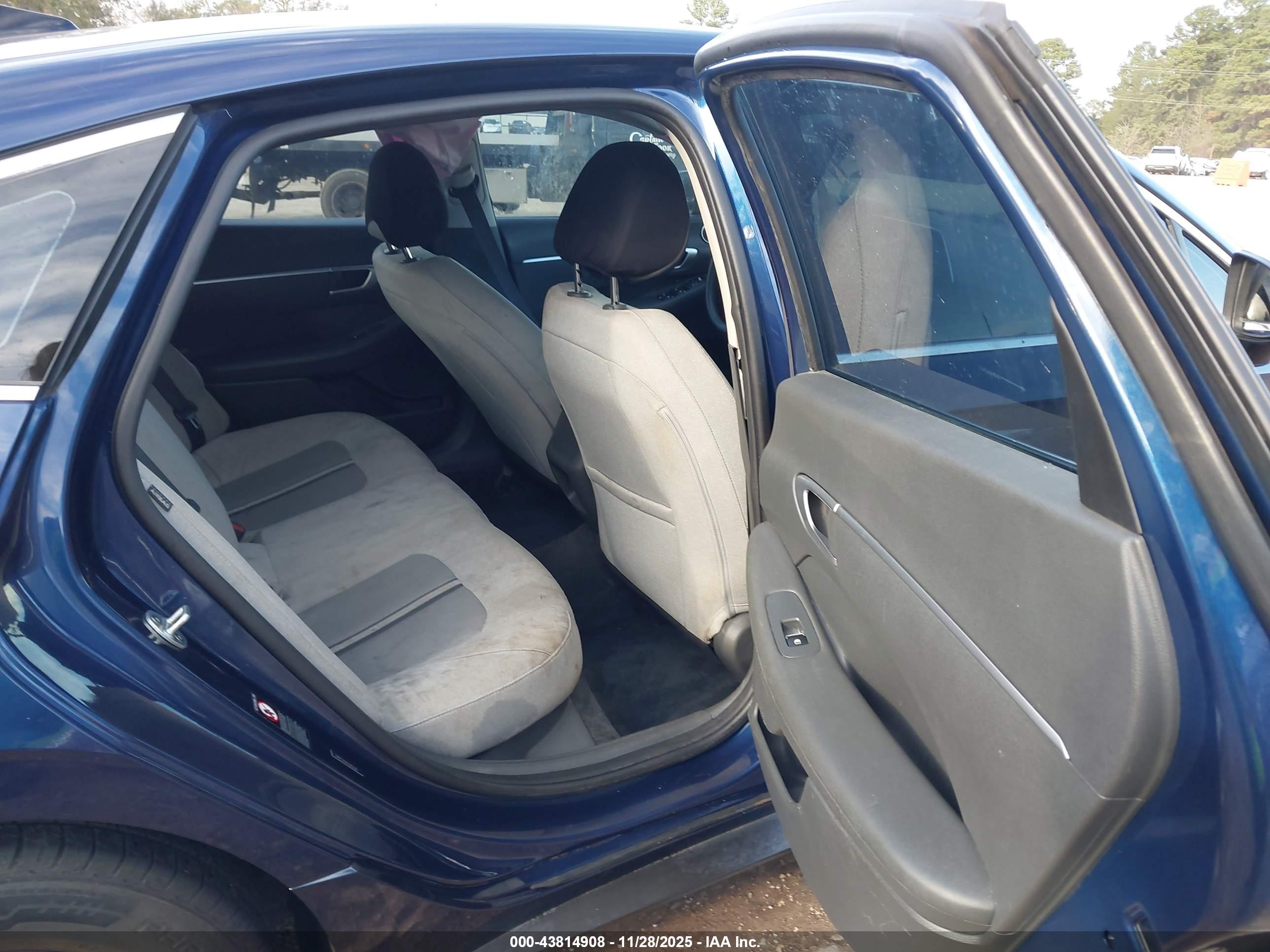 HYUNDAI SONATA image 8