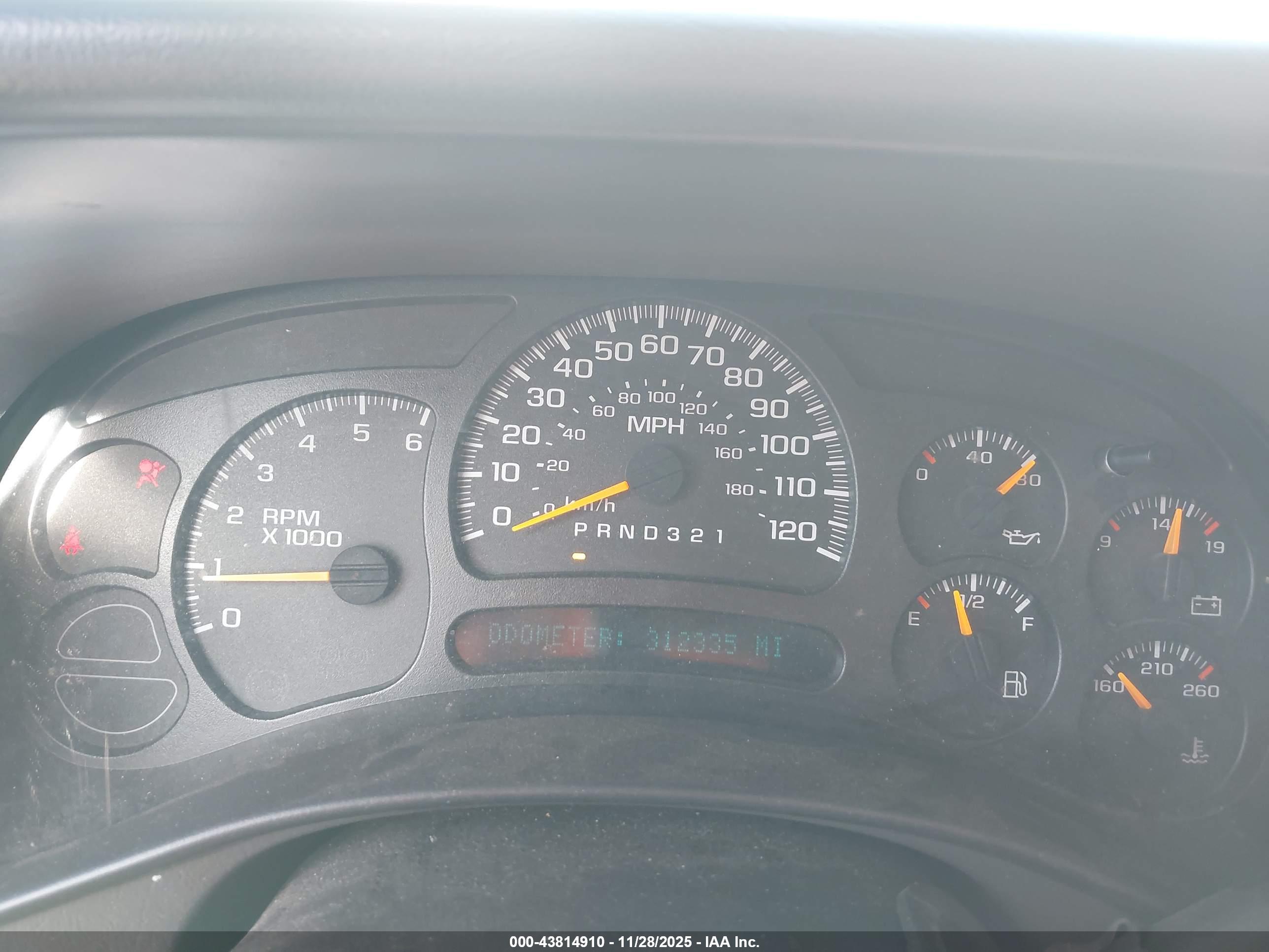 CHEVROLET TAHOE image 7