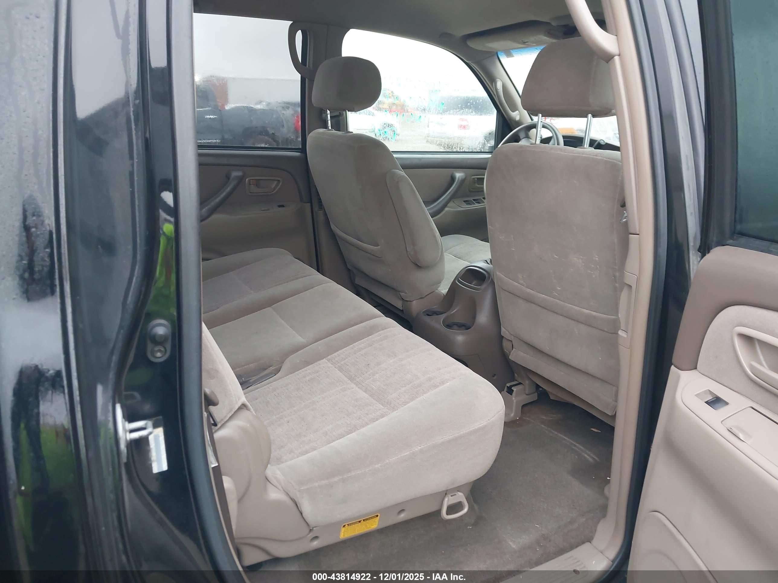 TOYOTA TUNDRA image 8