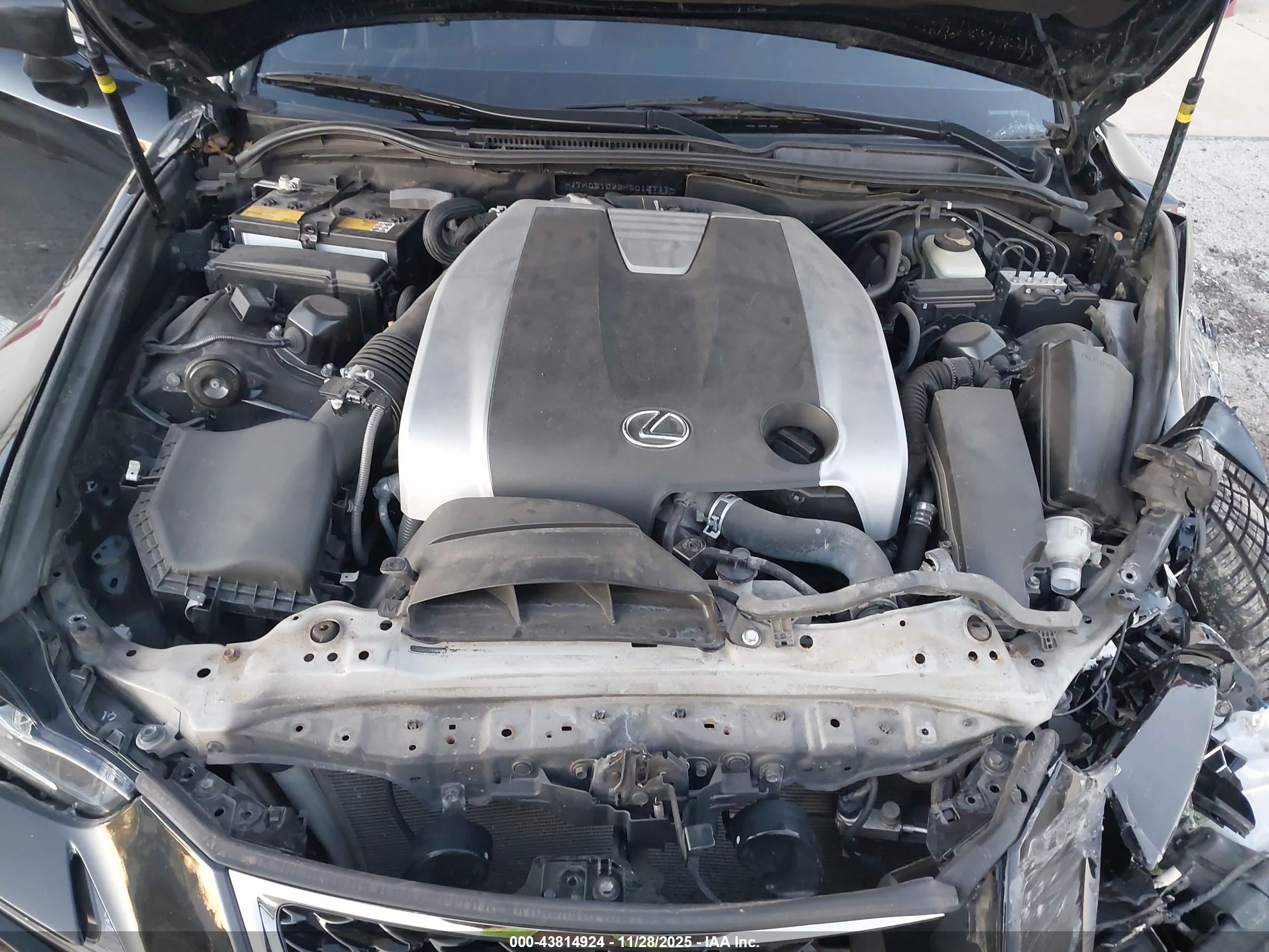 LEXUS IS image 10