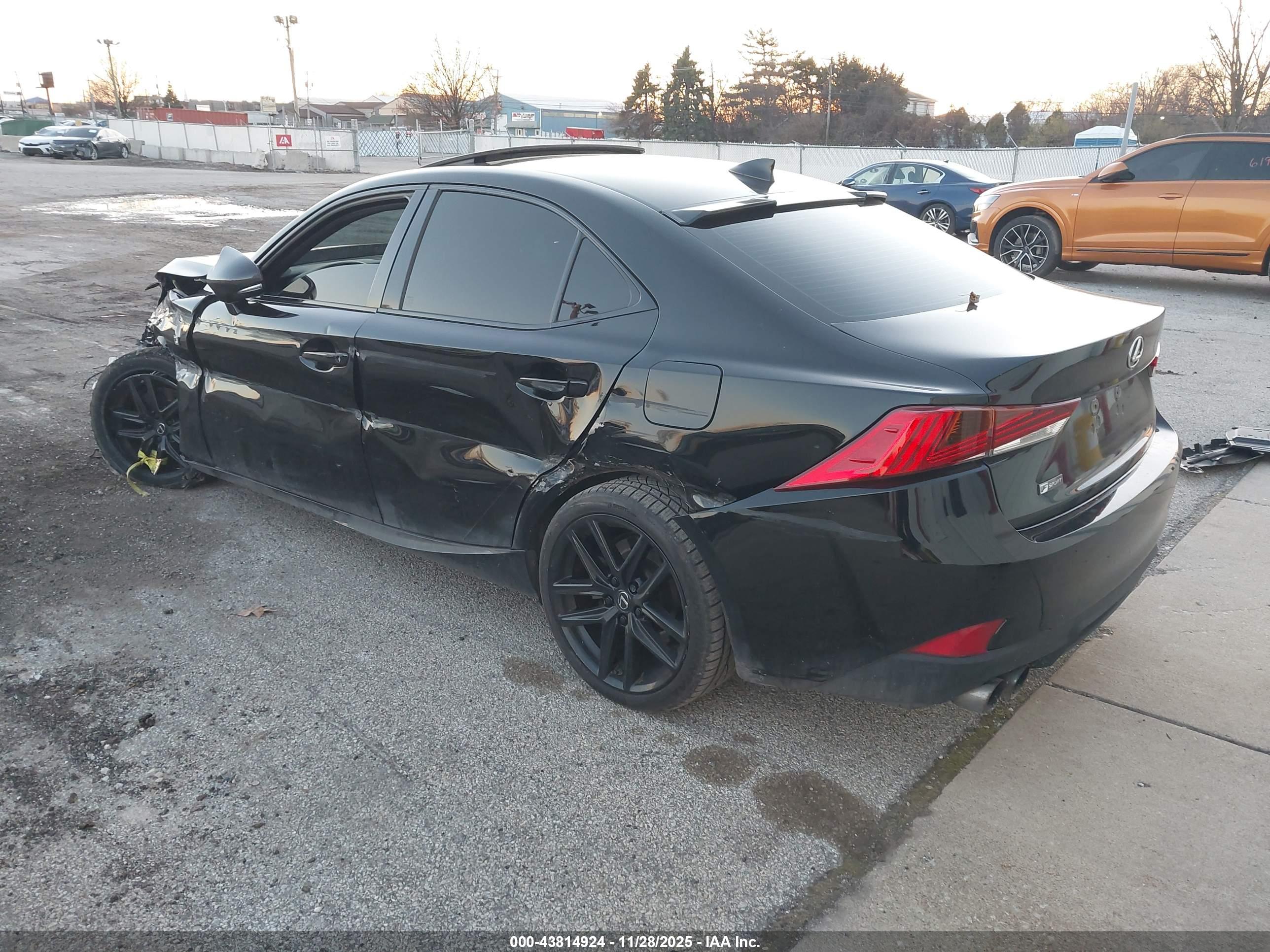 LEXUS IS image 3