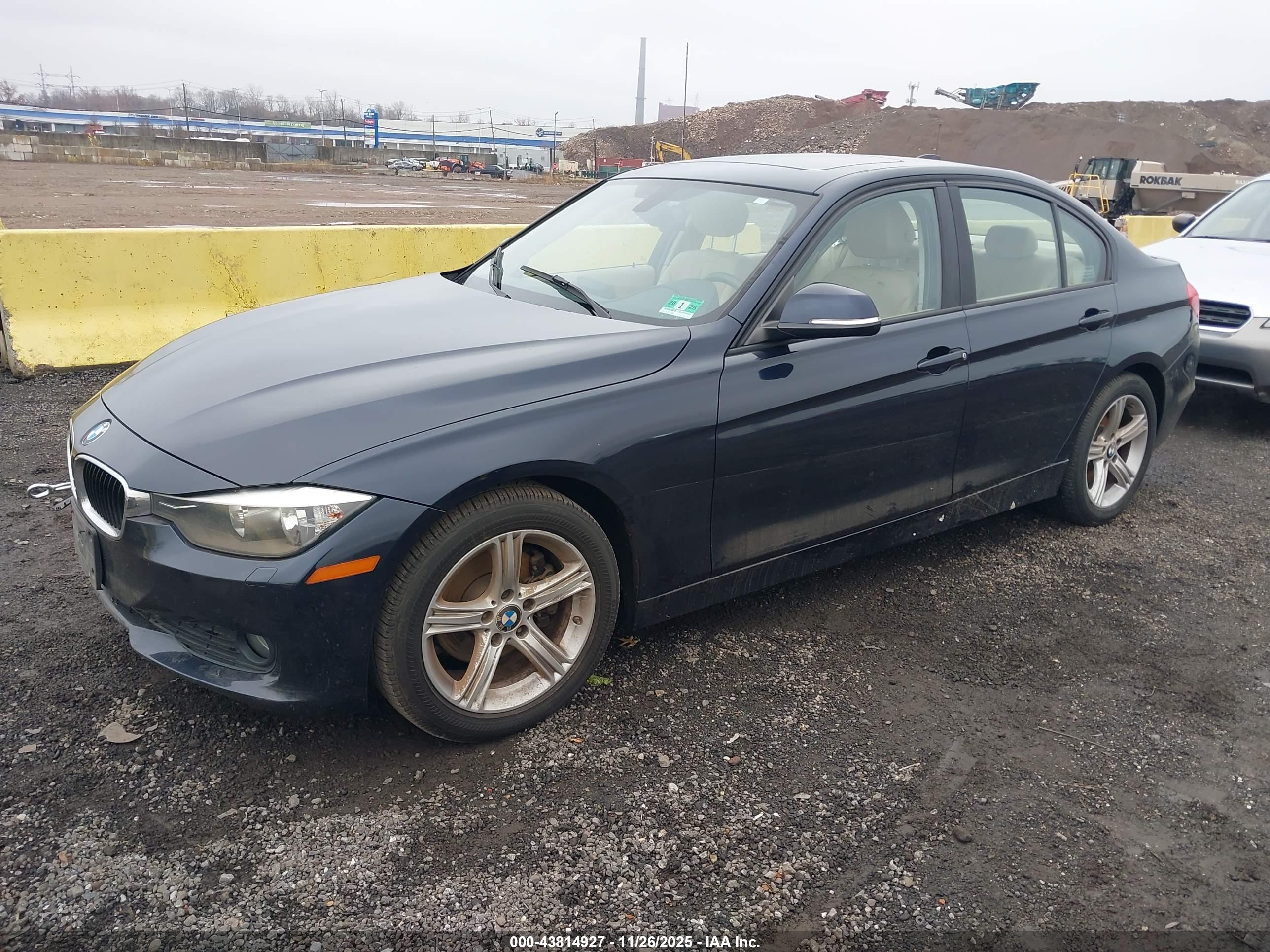 BMW 320I image 2