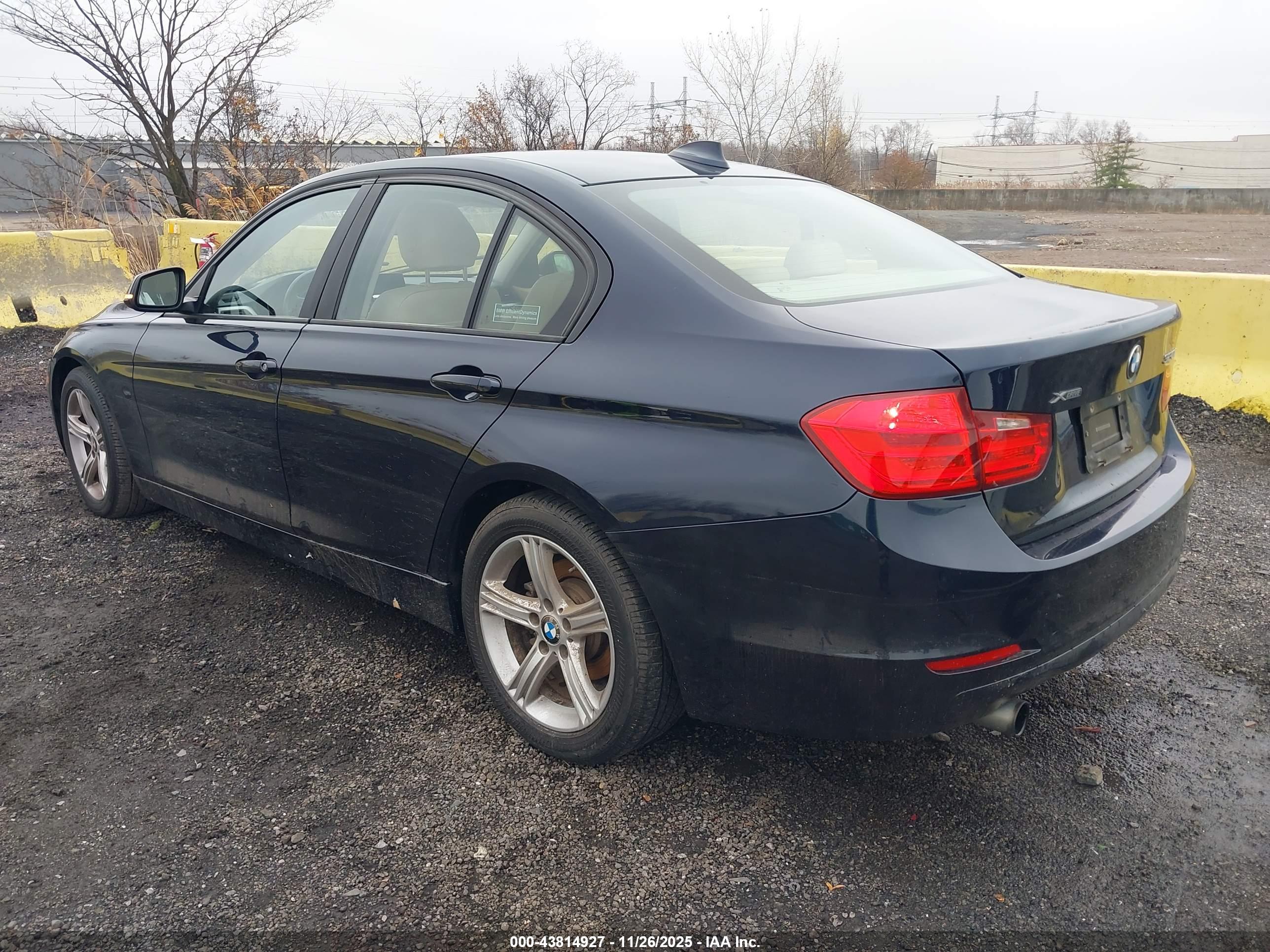 BMW 320I image 3