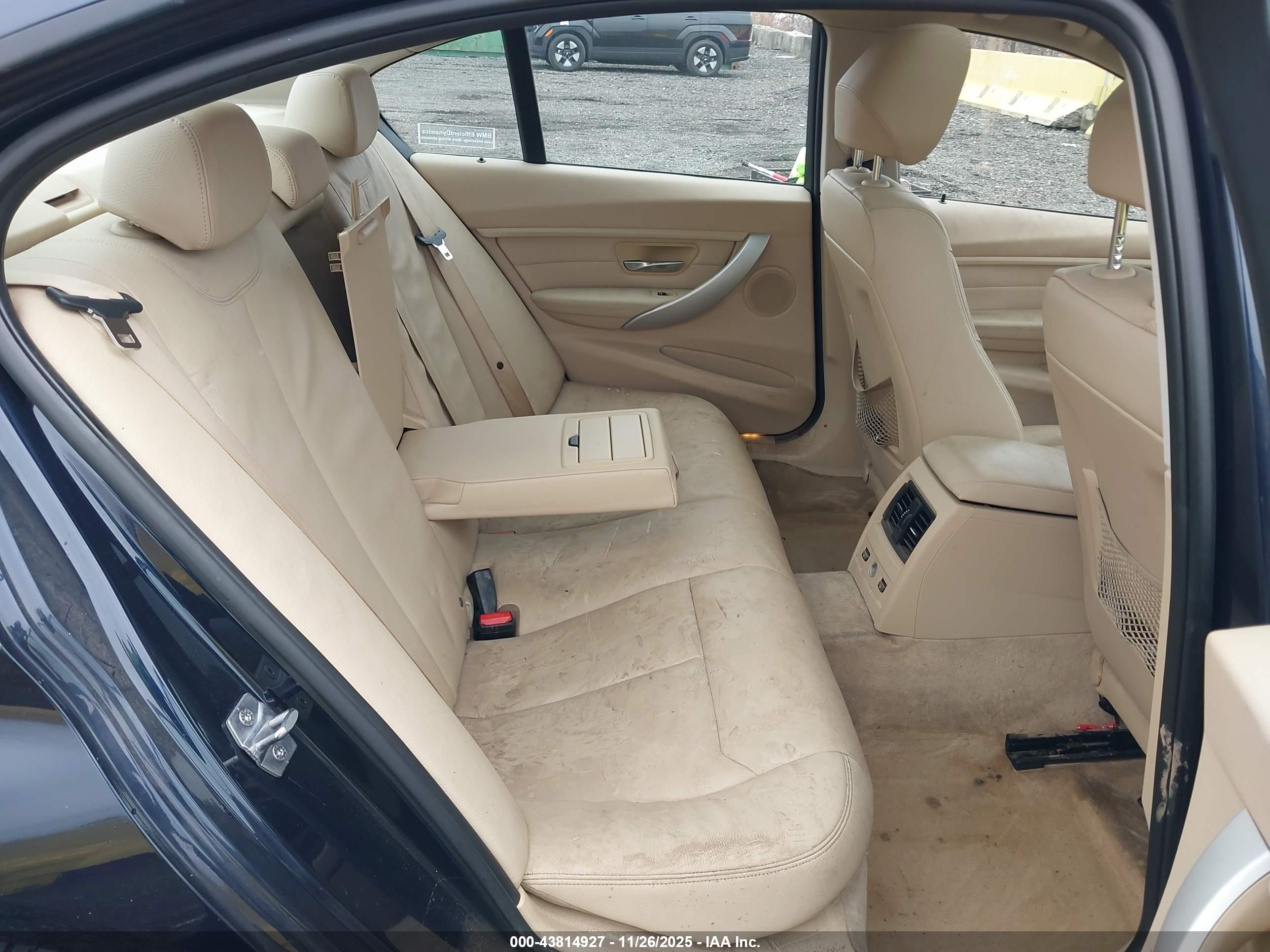 BMW 320I image 8