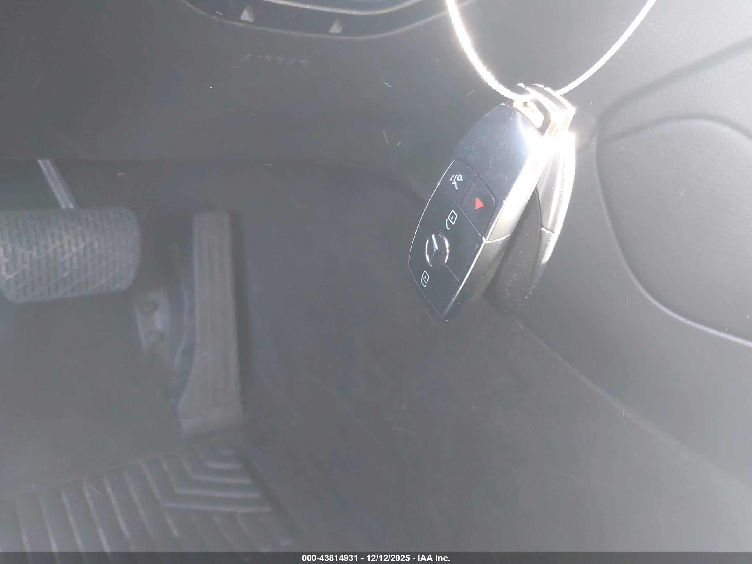 MERCEDES-BENZ GLC image 11