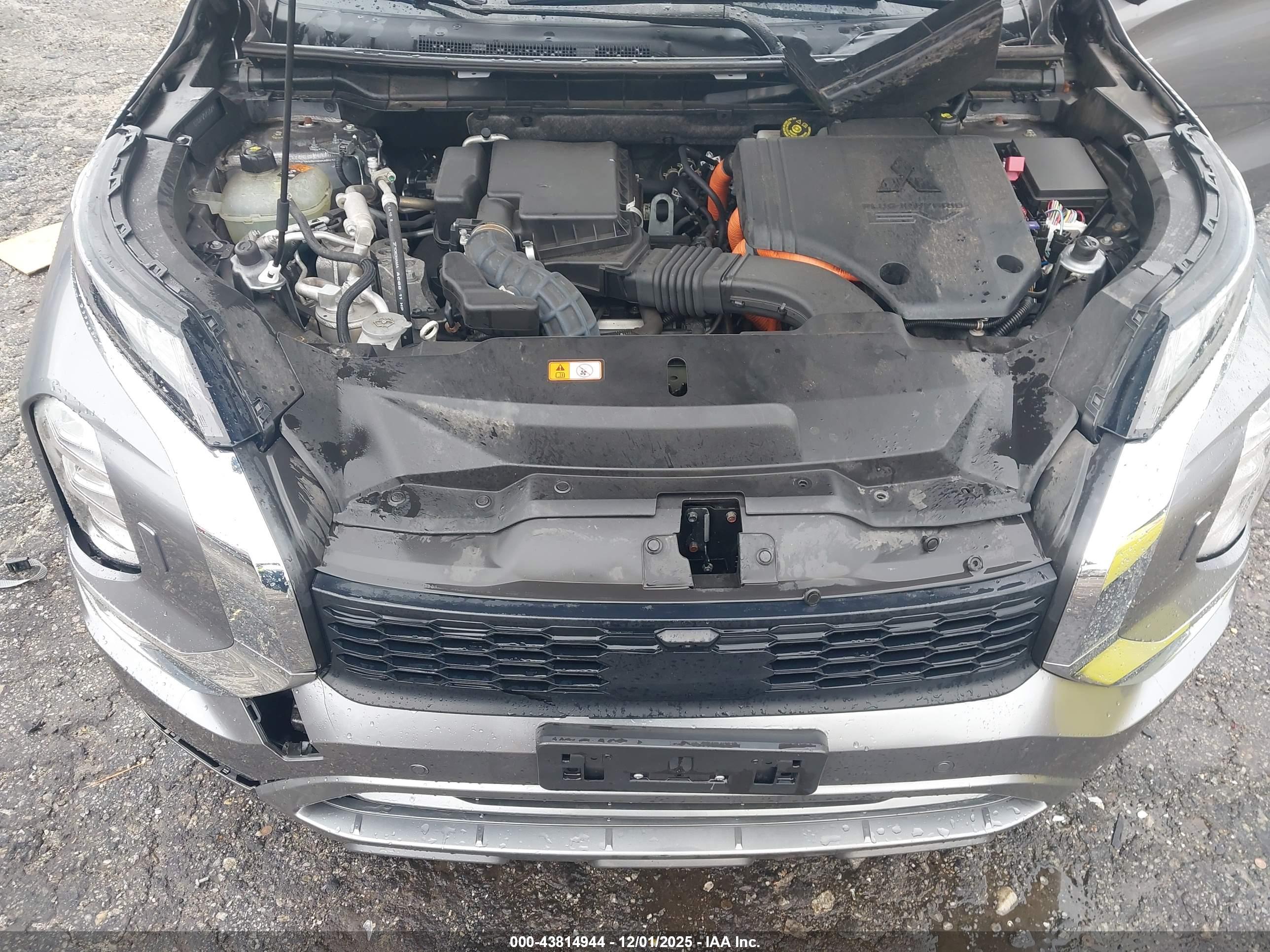 MITSUBISHI OUTLANDER image 10