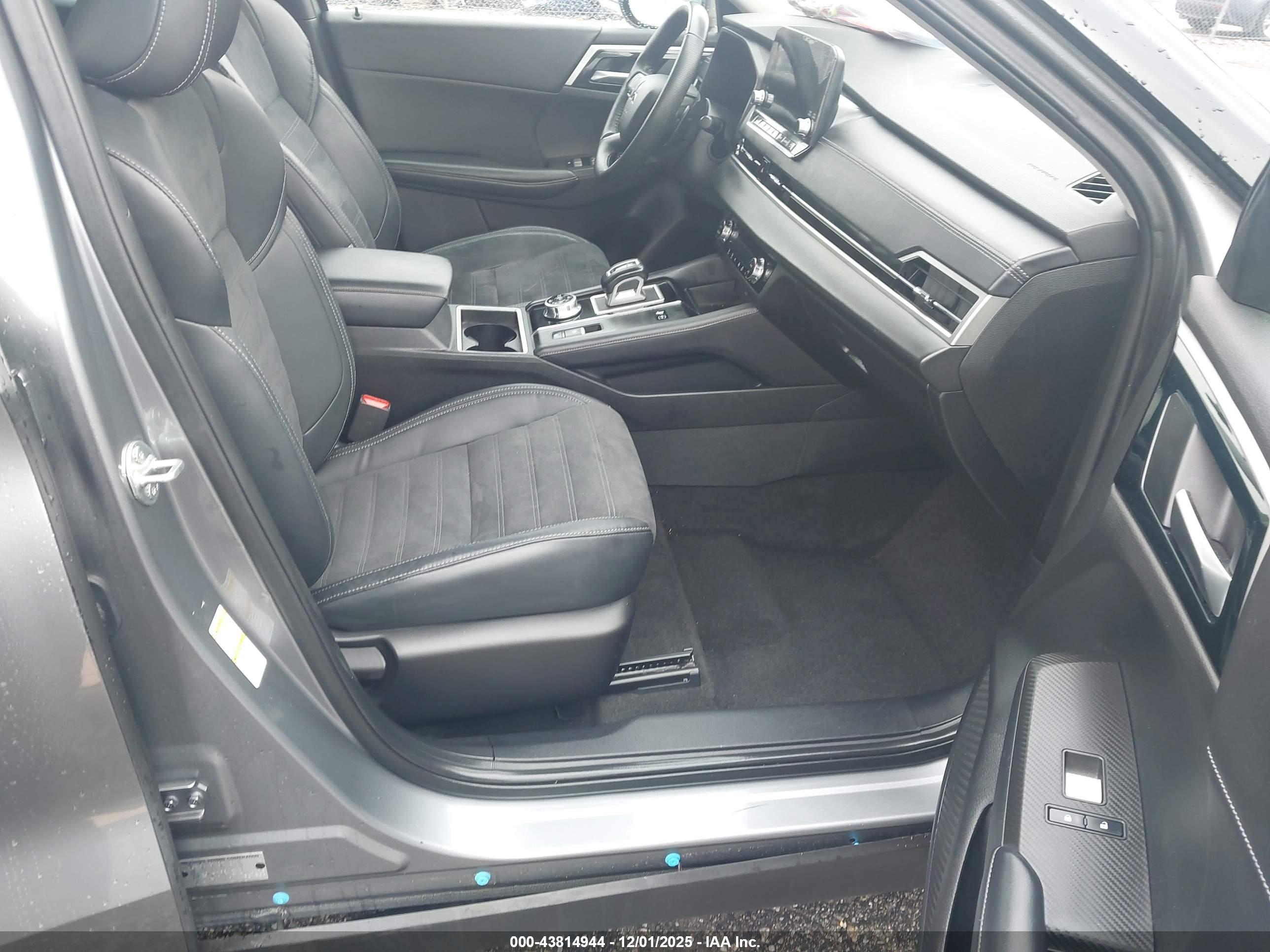 MITSUBISHI OUTLANDER image 5