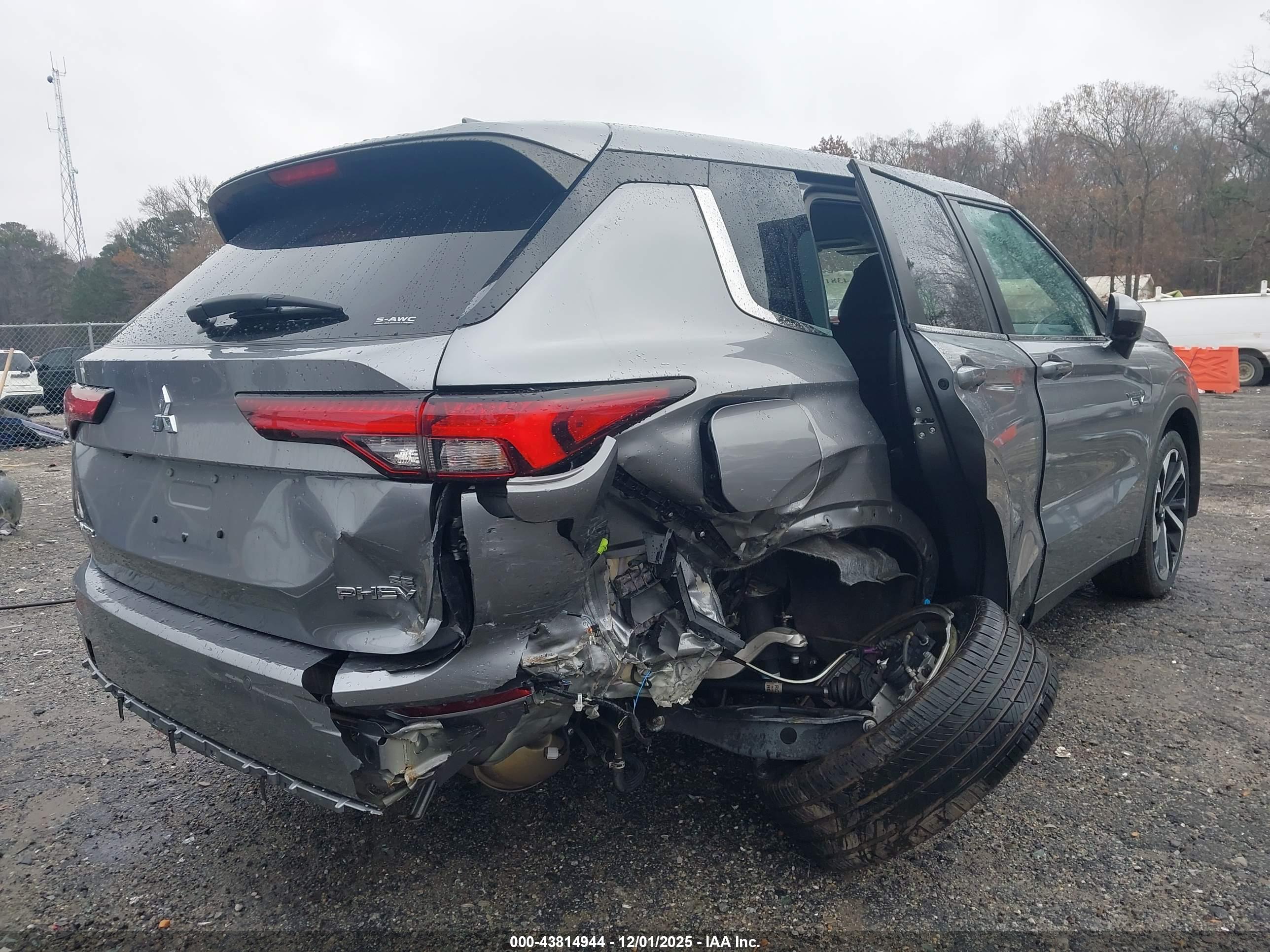 MITSUBISHI OUTLANDER image 6