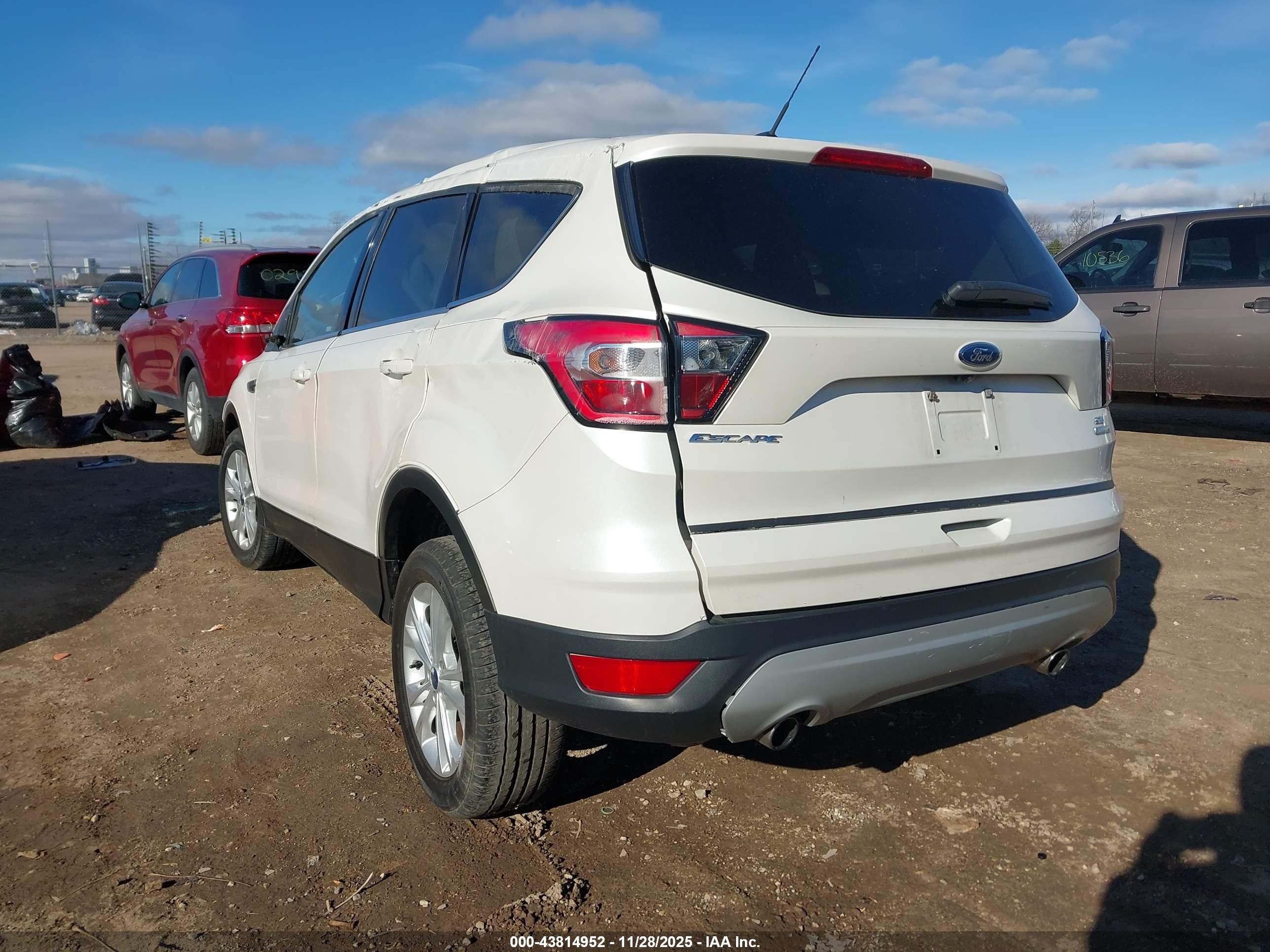 FORD ESCAPE image 3