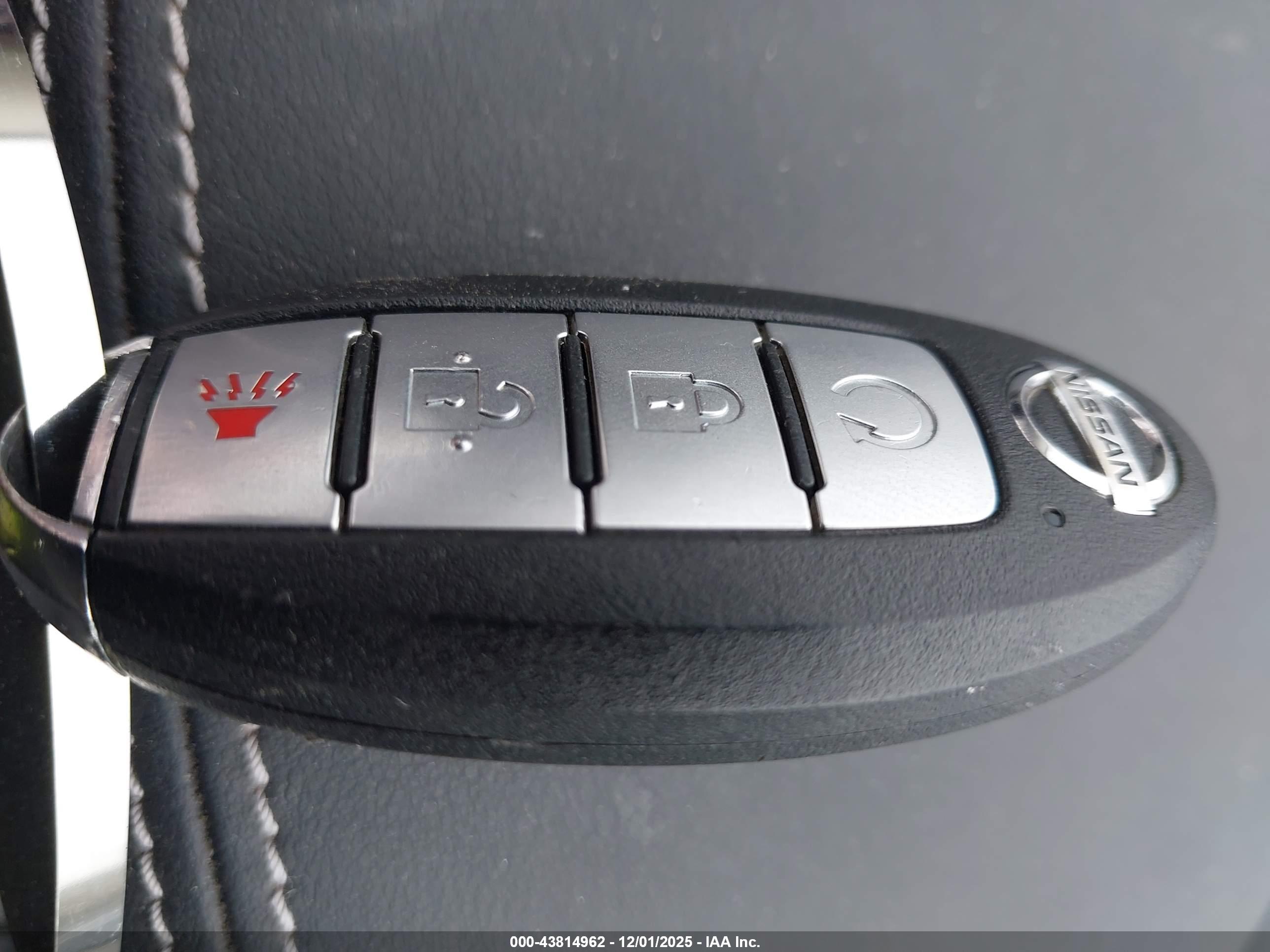 NISSAN MURANO image 11