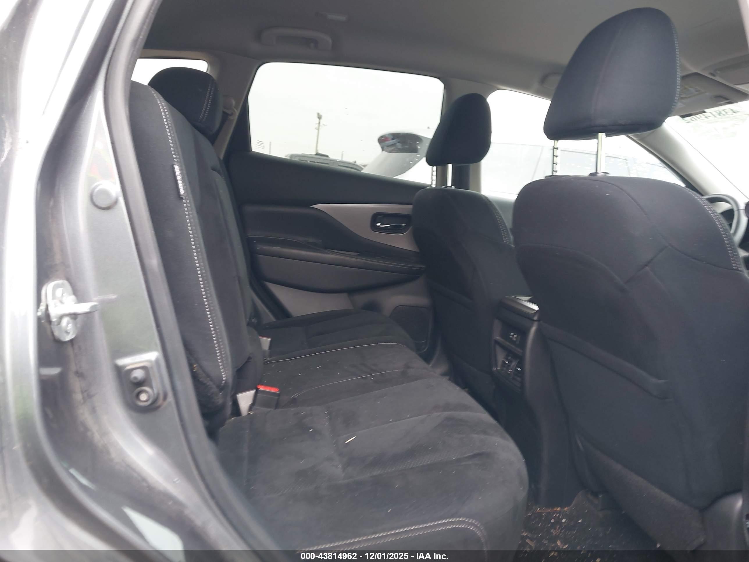 NISSAN MURANO image 8